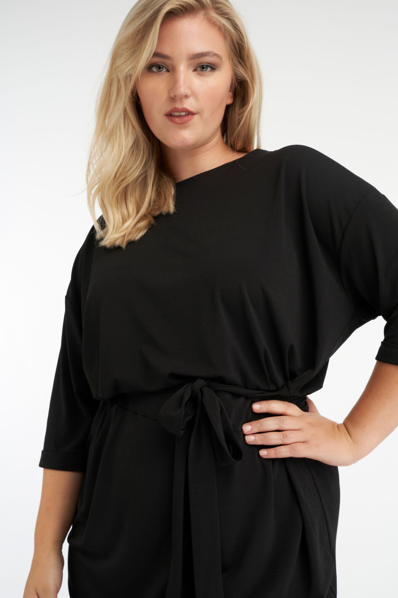 Jersey-Kleid mit Bindeg&uuml;rtel image number 4