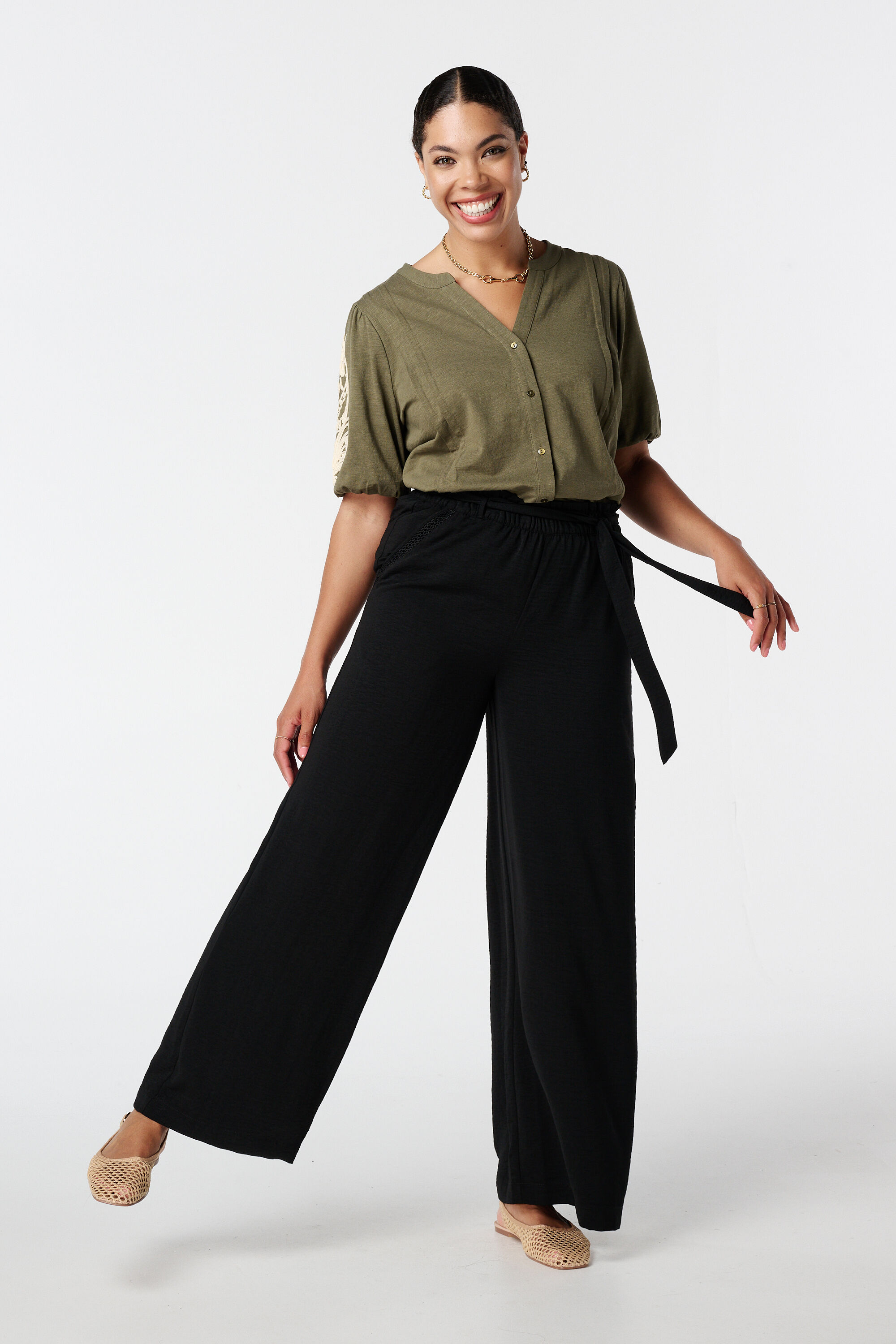 Oberteil mit bestickten &Auml;rmeln image number 5