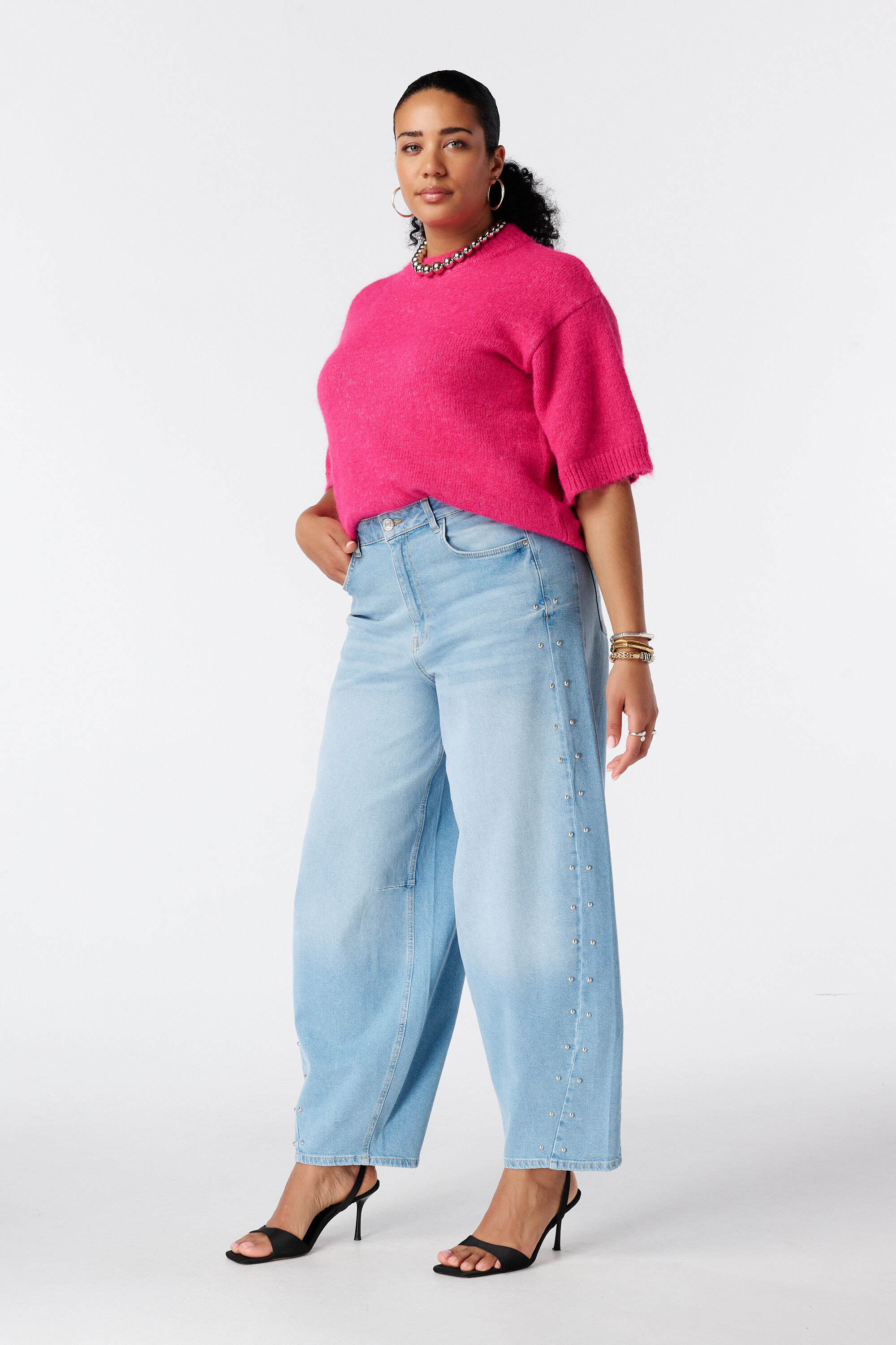 Barrel Jeans mit Nieten