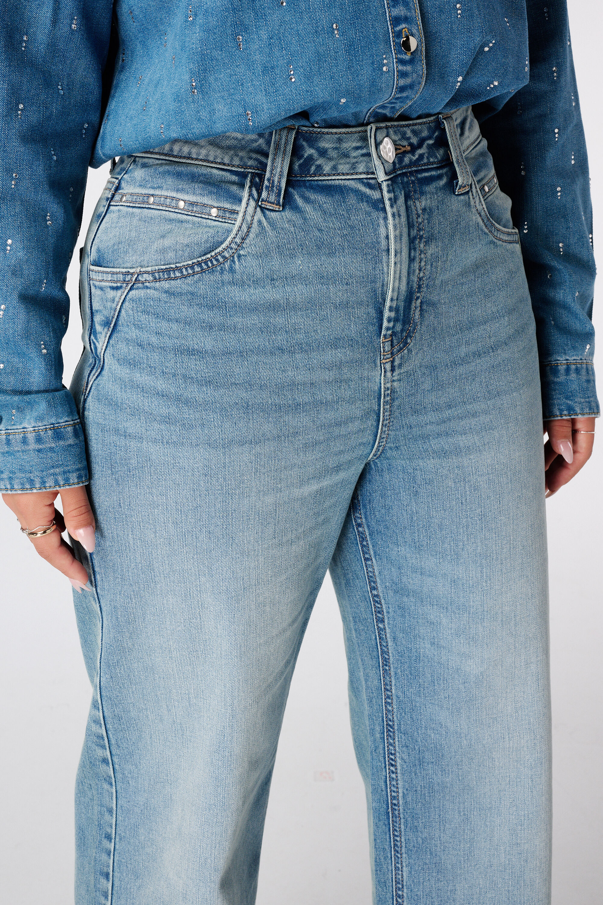 Straight Leg Jeans mit Nieten image number 4