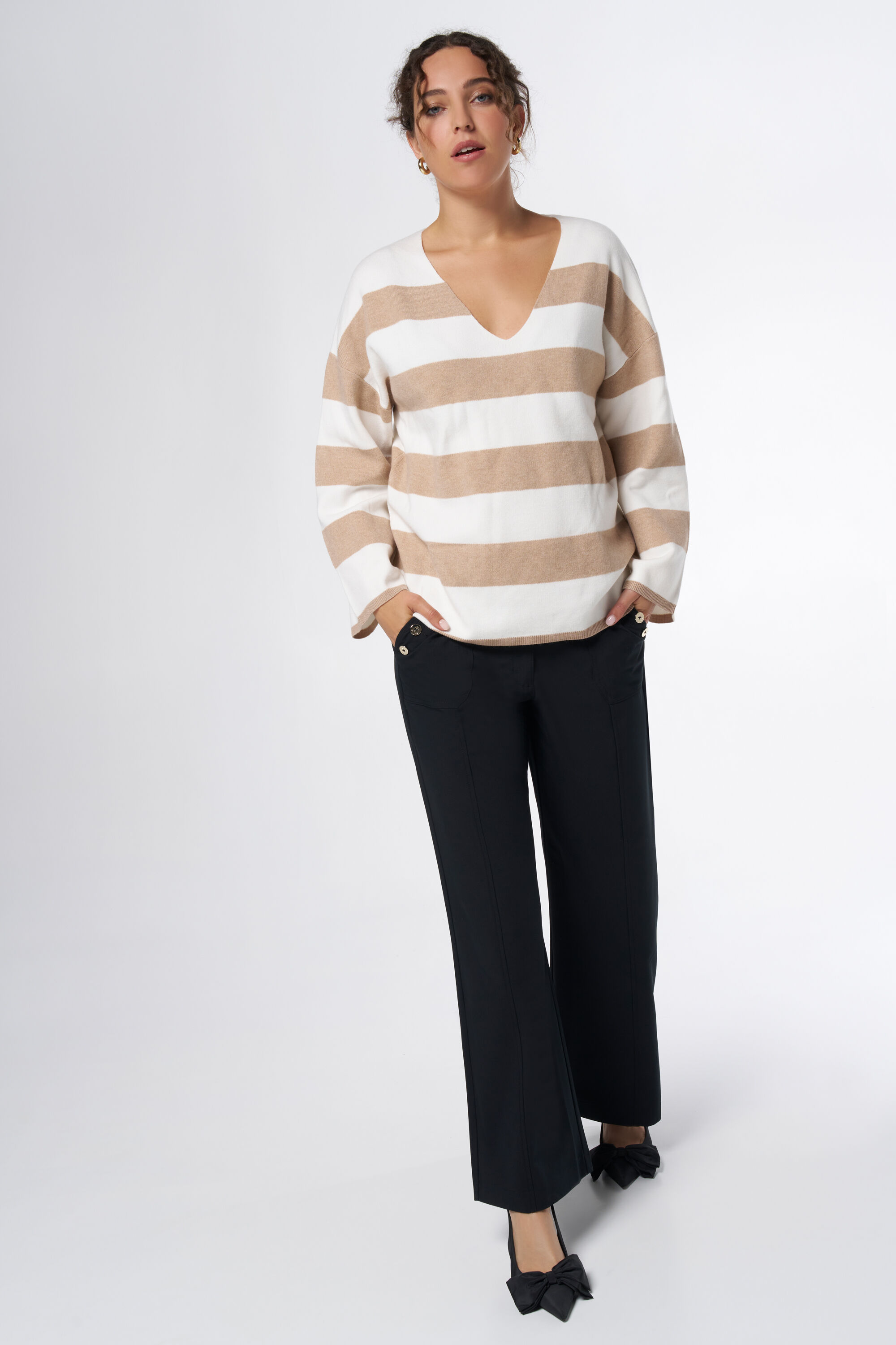 Pullover mit V-Ausschnitt  image number 5