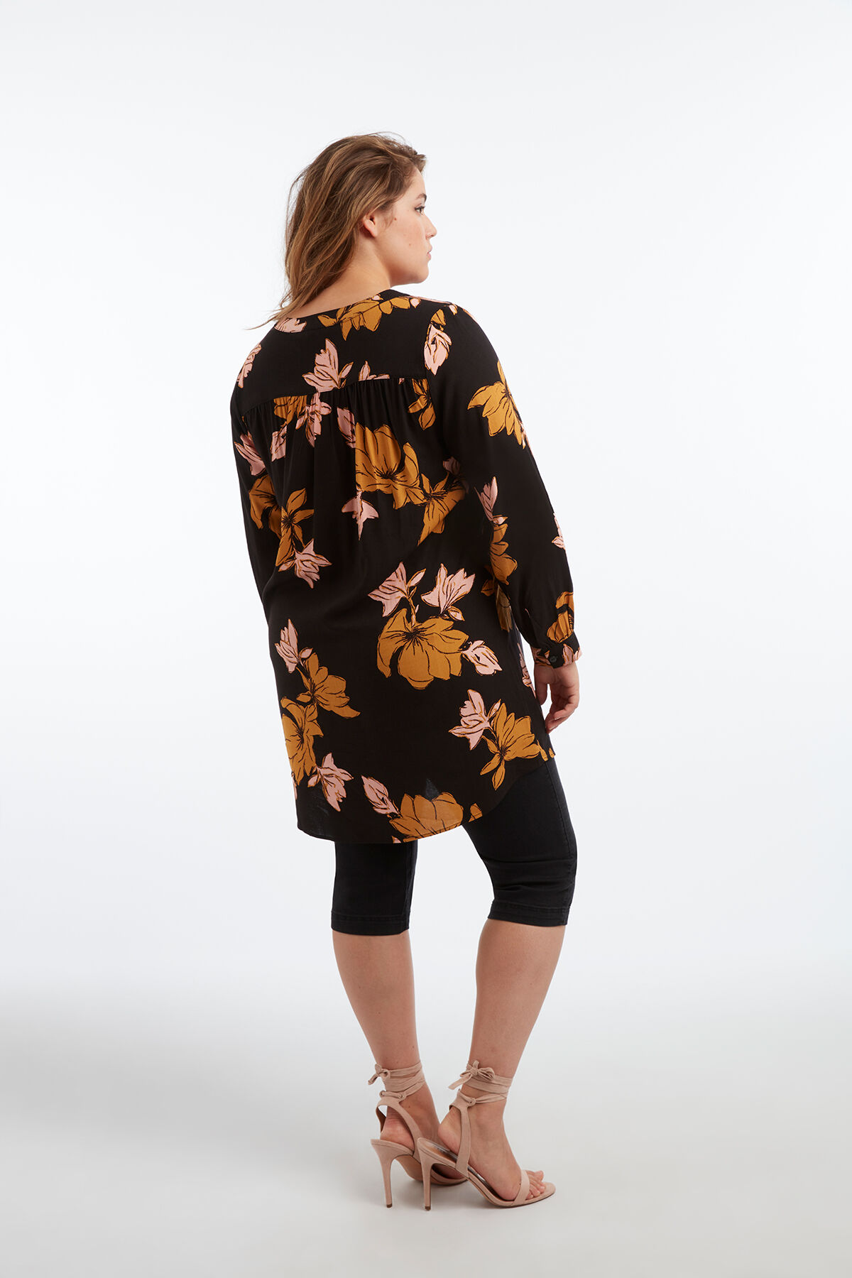 Tunika-Bluse mit floralem Print image number 6