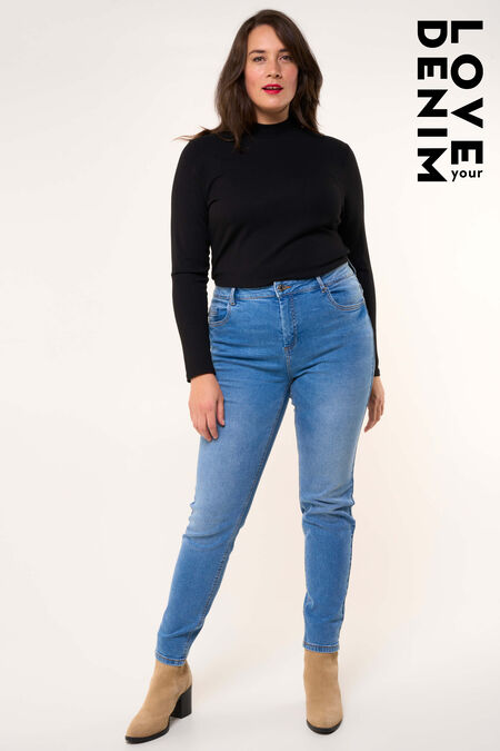 IRIS Slim-Leg Jeans