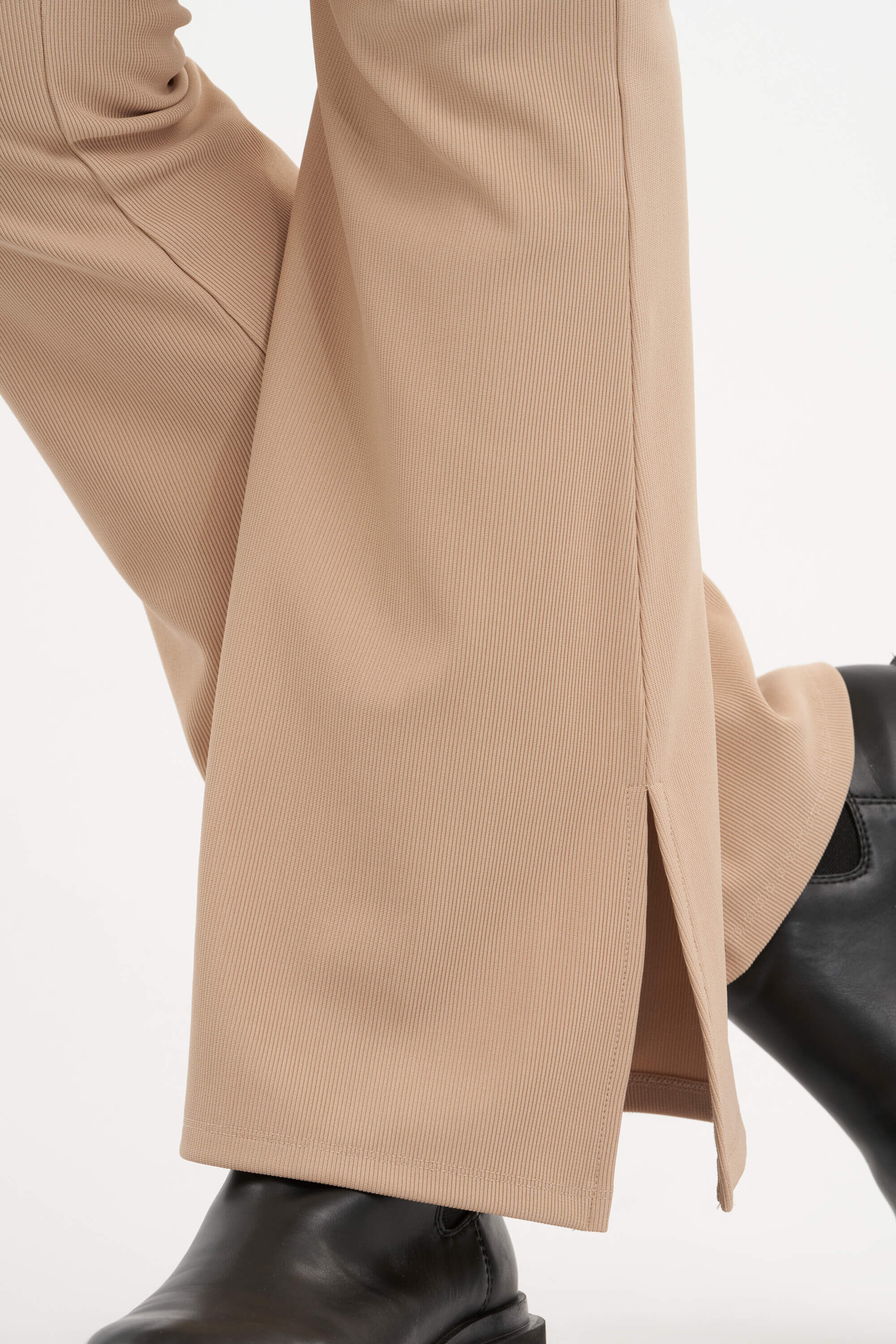 Ausgestellte Leggings mit Schlitz image number 6