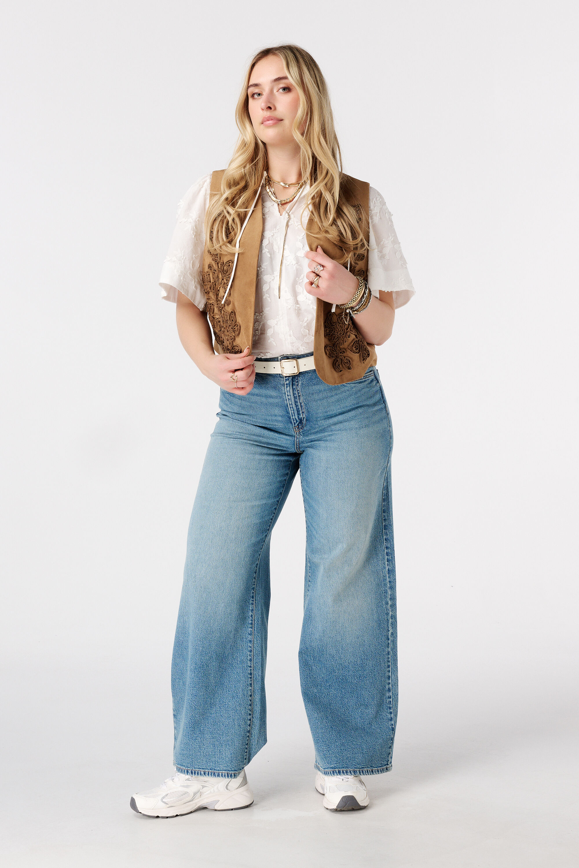 Su&egrave;dine-Weste mit Stickerei image number 5