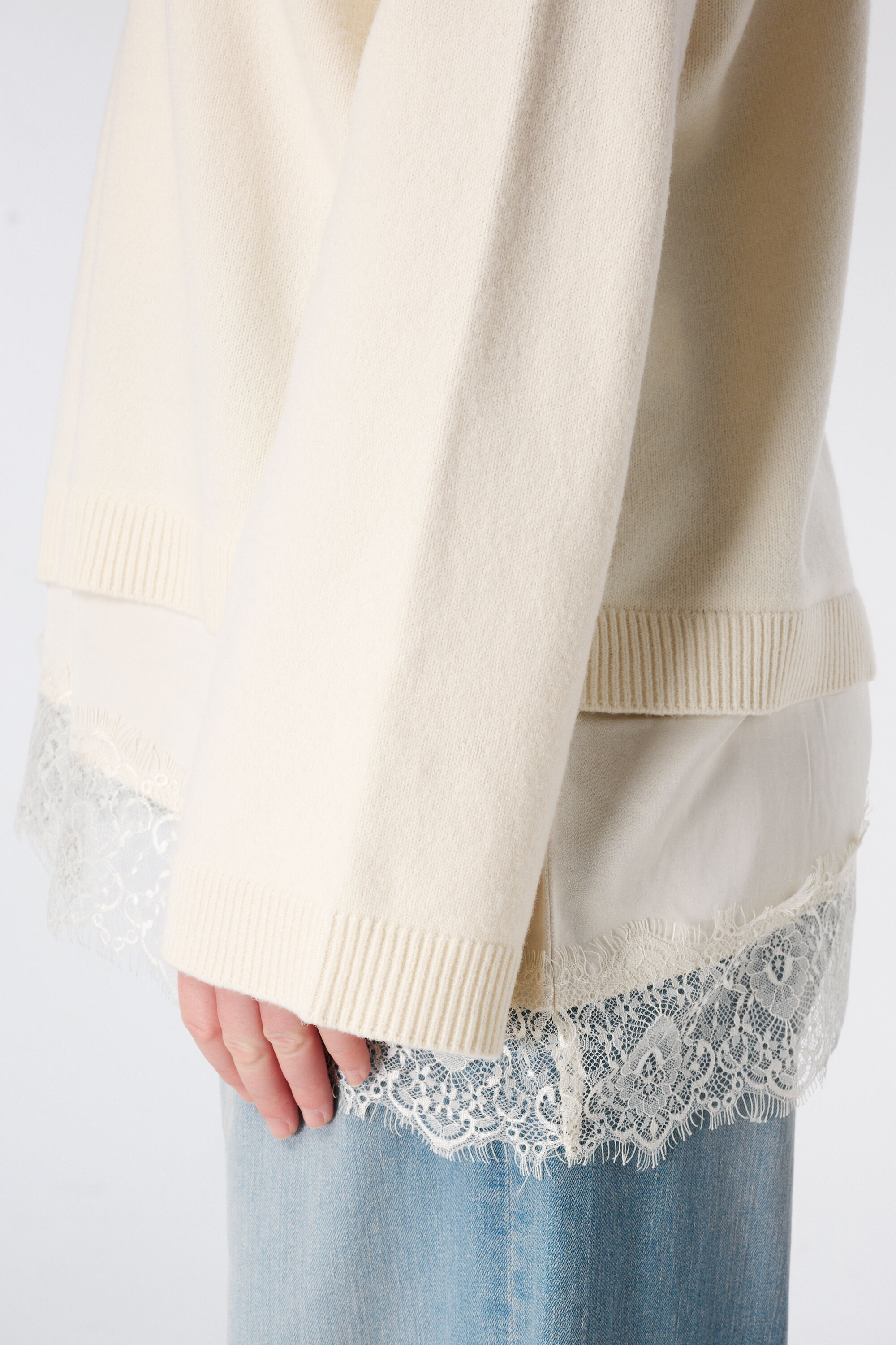 Pullover mit Spitze image number 6