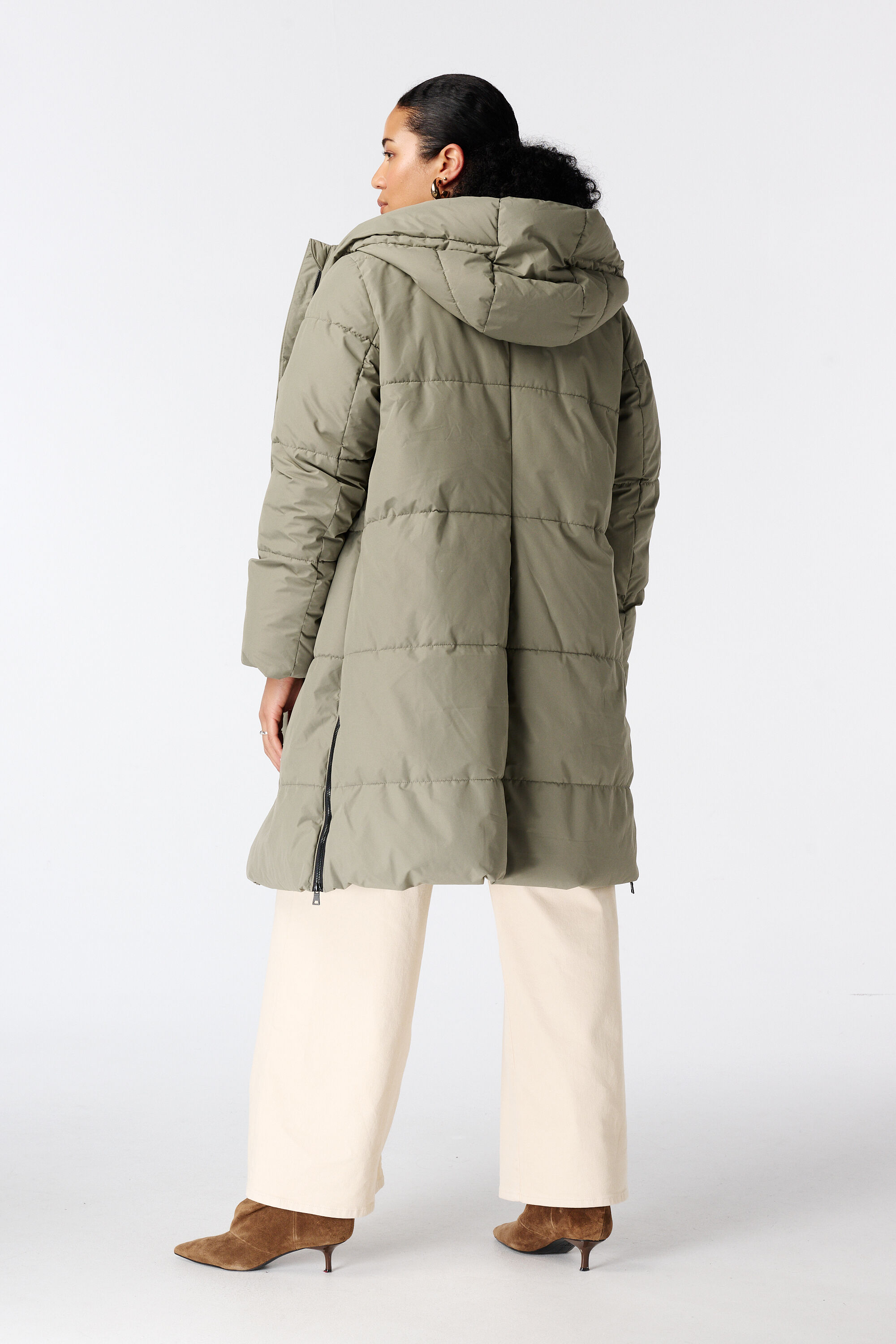 Lange gesteppte Jacke mit Kapuze image number 3