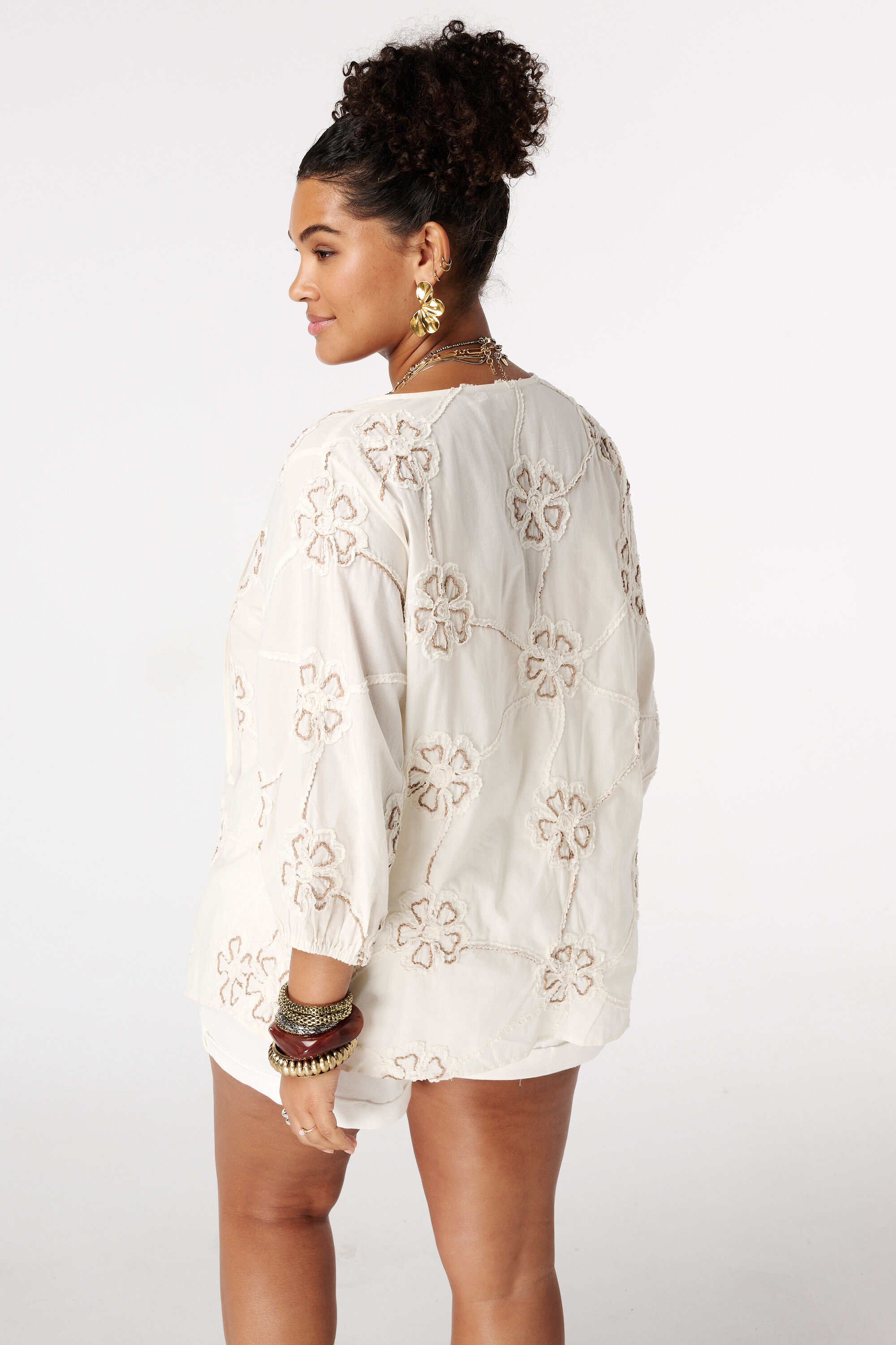 Bluse mit bestickten Blumen image number 3
