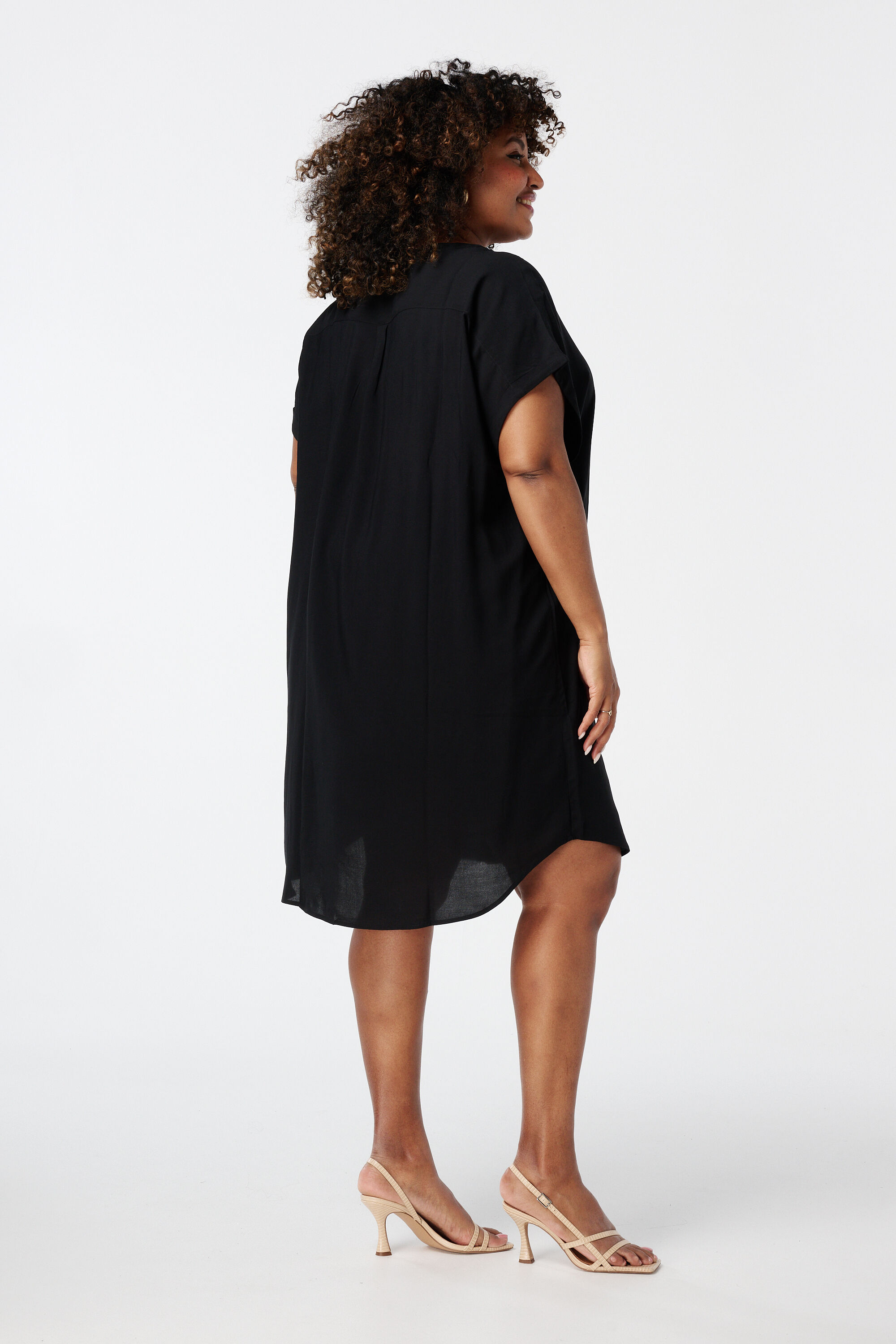 Weit geschnittenes Kleid mit V-Ausschnitt  image number 3