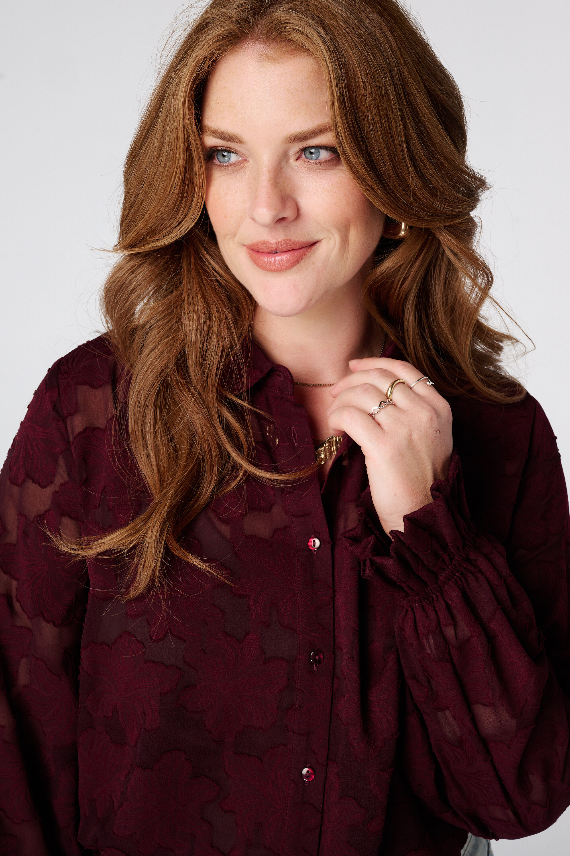 Transparente Bluse mit Blumenstruktur image number 4