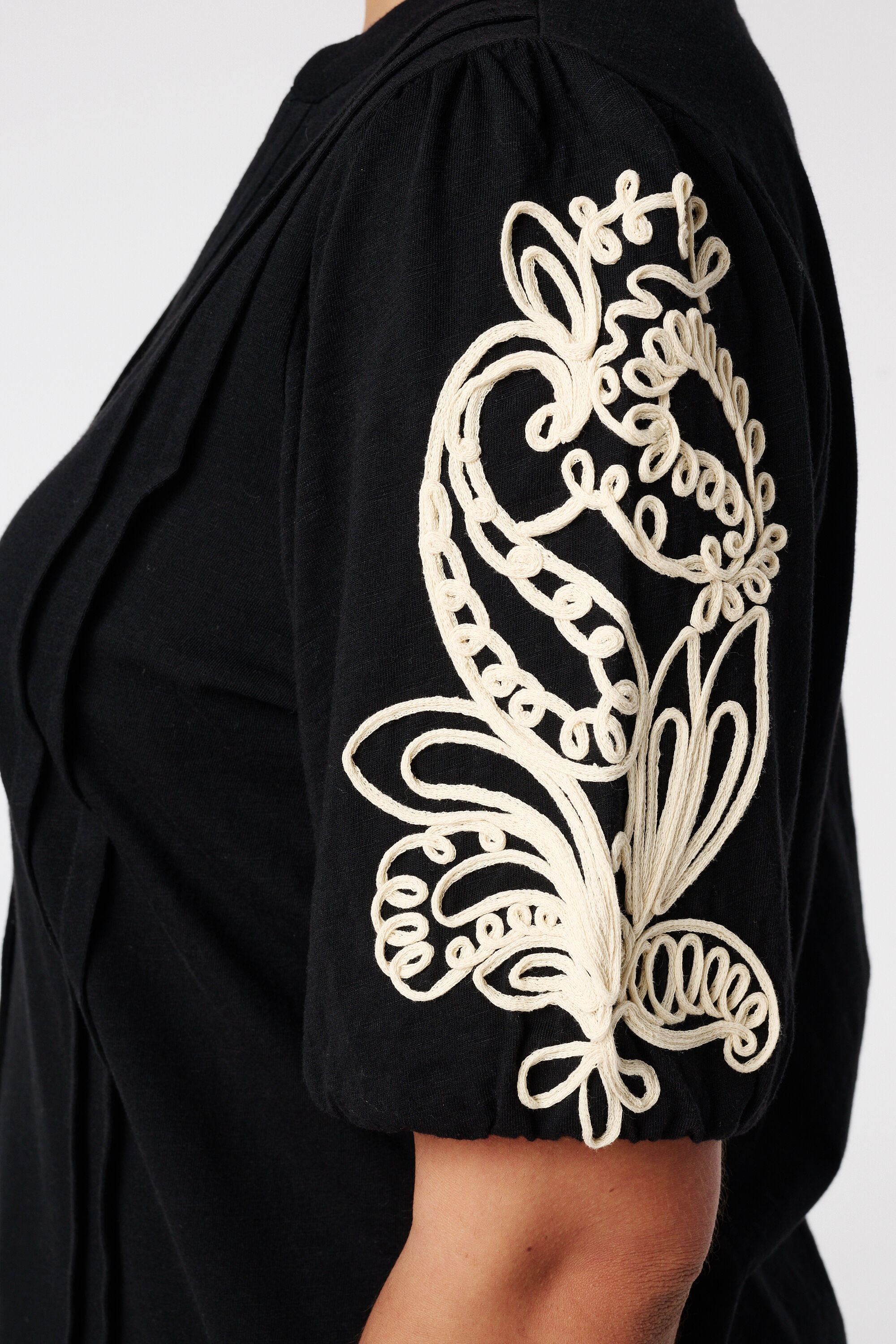 Oberteil mit bestickten &Auml;rmeln image number 6