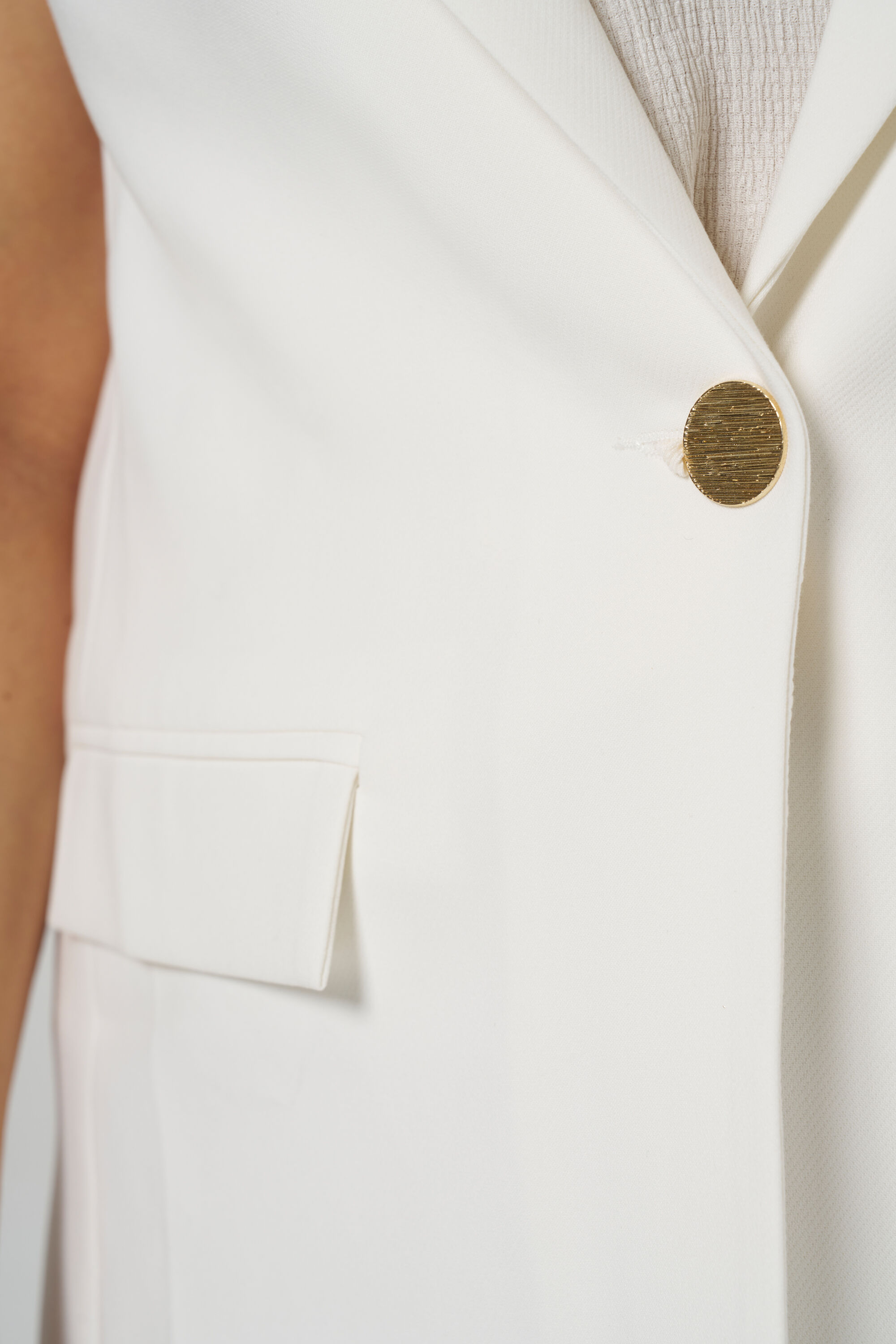 Weste mit goldenen Kn&ouml;pfen  image number 4