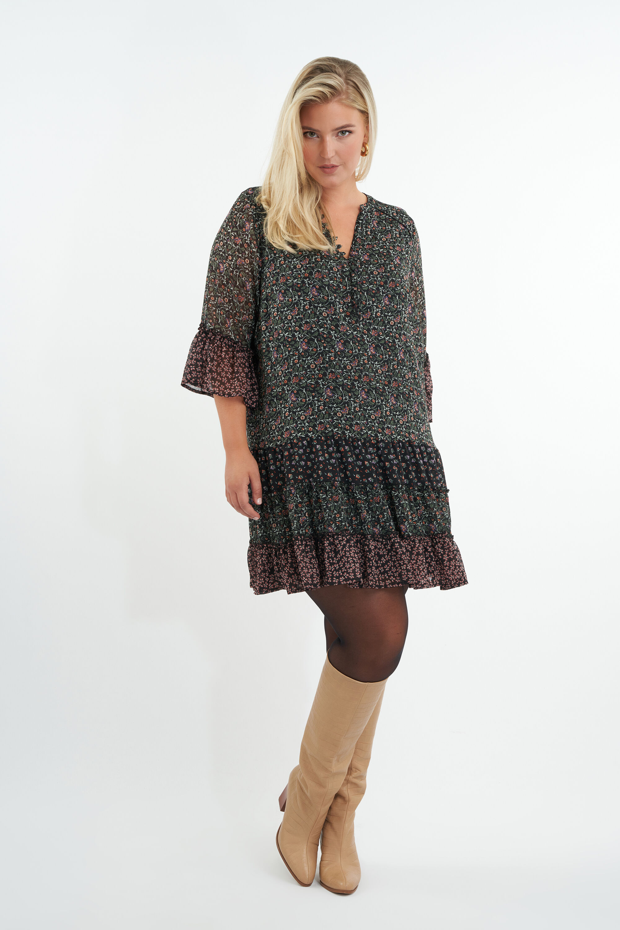 Kleid mit Print image number 5