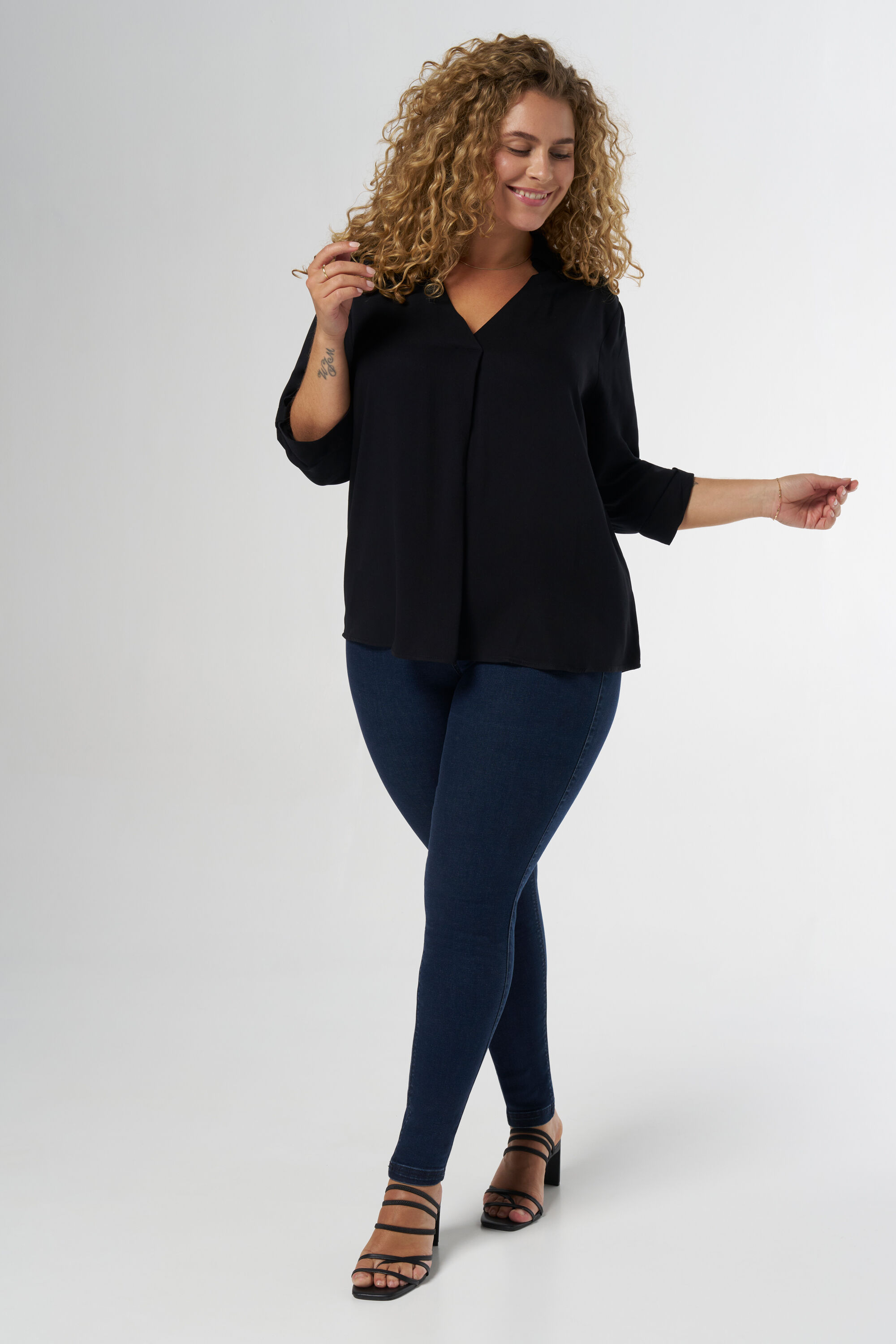 Bluse mit V-Ausschnitt image number 5