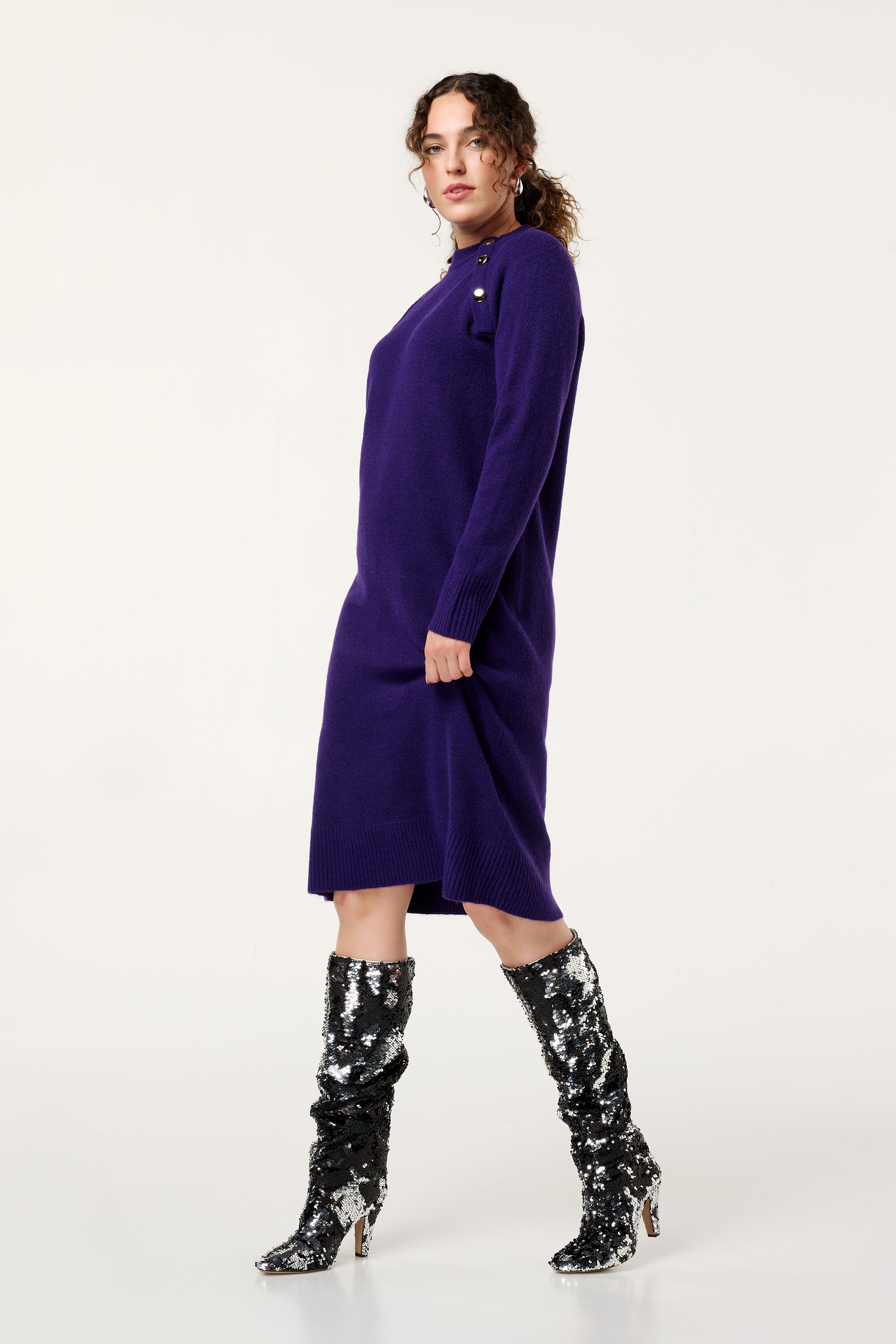 Midi-Strickkleid mit Knopfverzierungen  image number 5