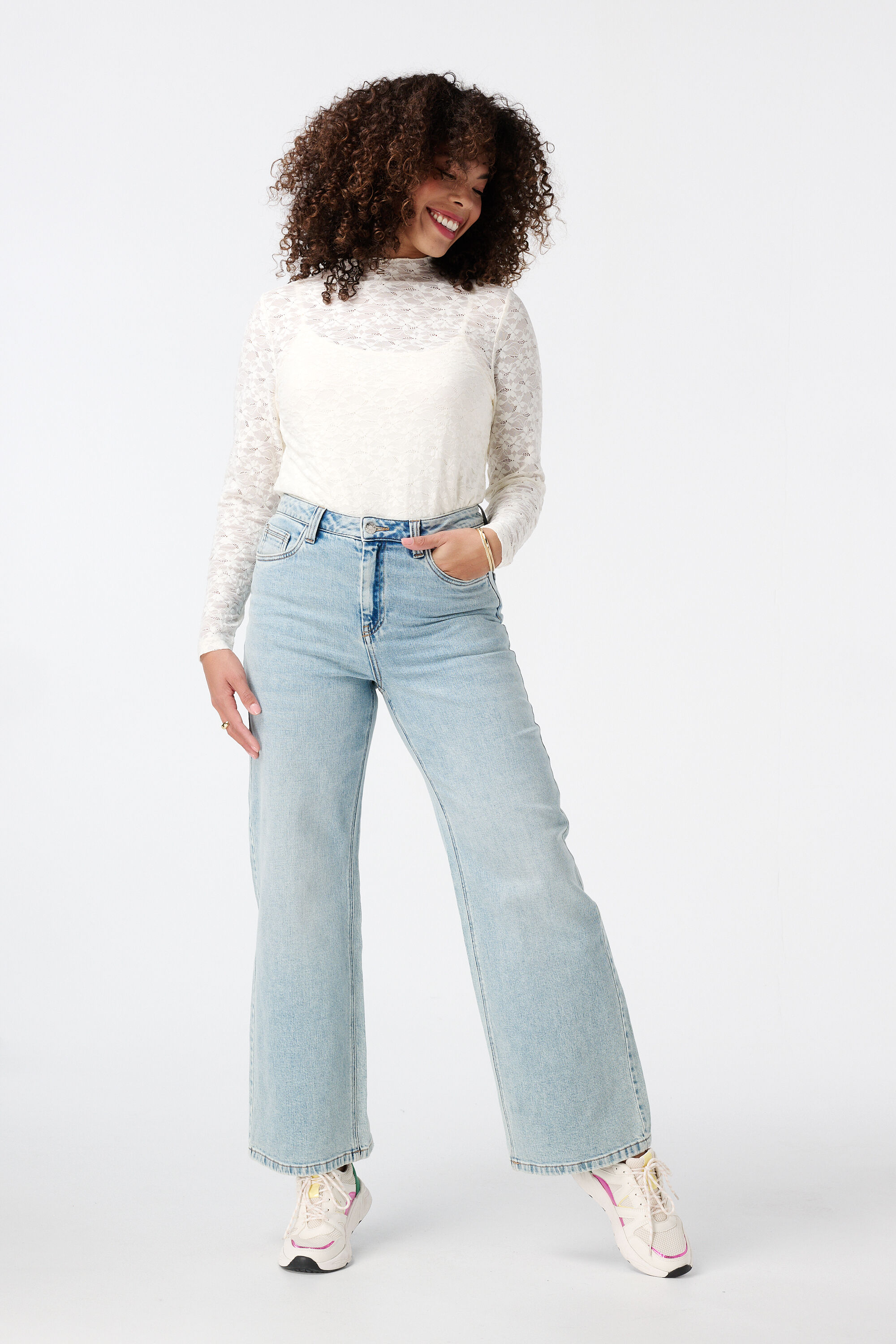 Spitzen-Oberteil mit geschlossenem Kragen image number 5