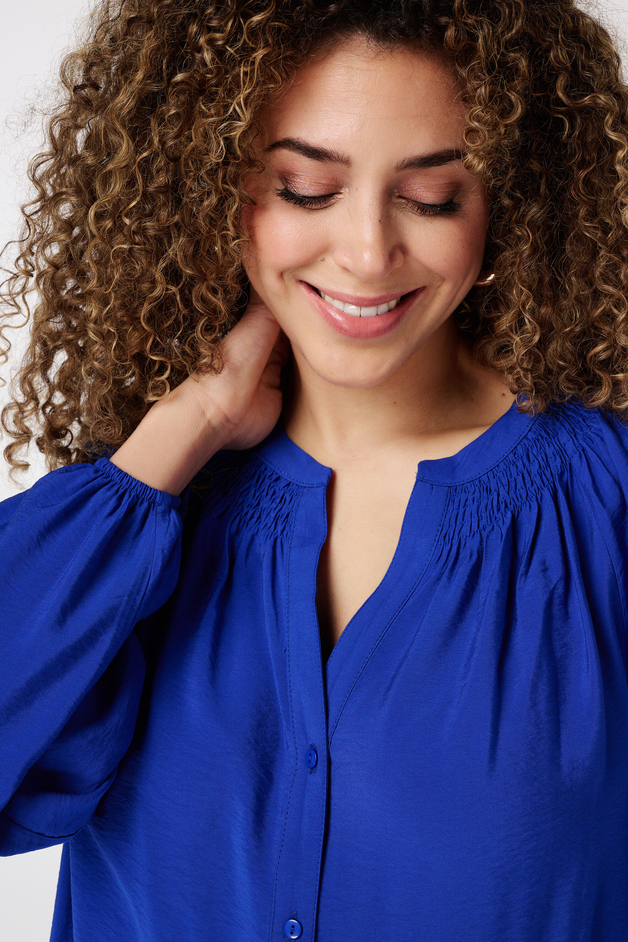 Bluse mit gesmokter Verzierung image number 4