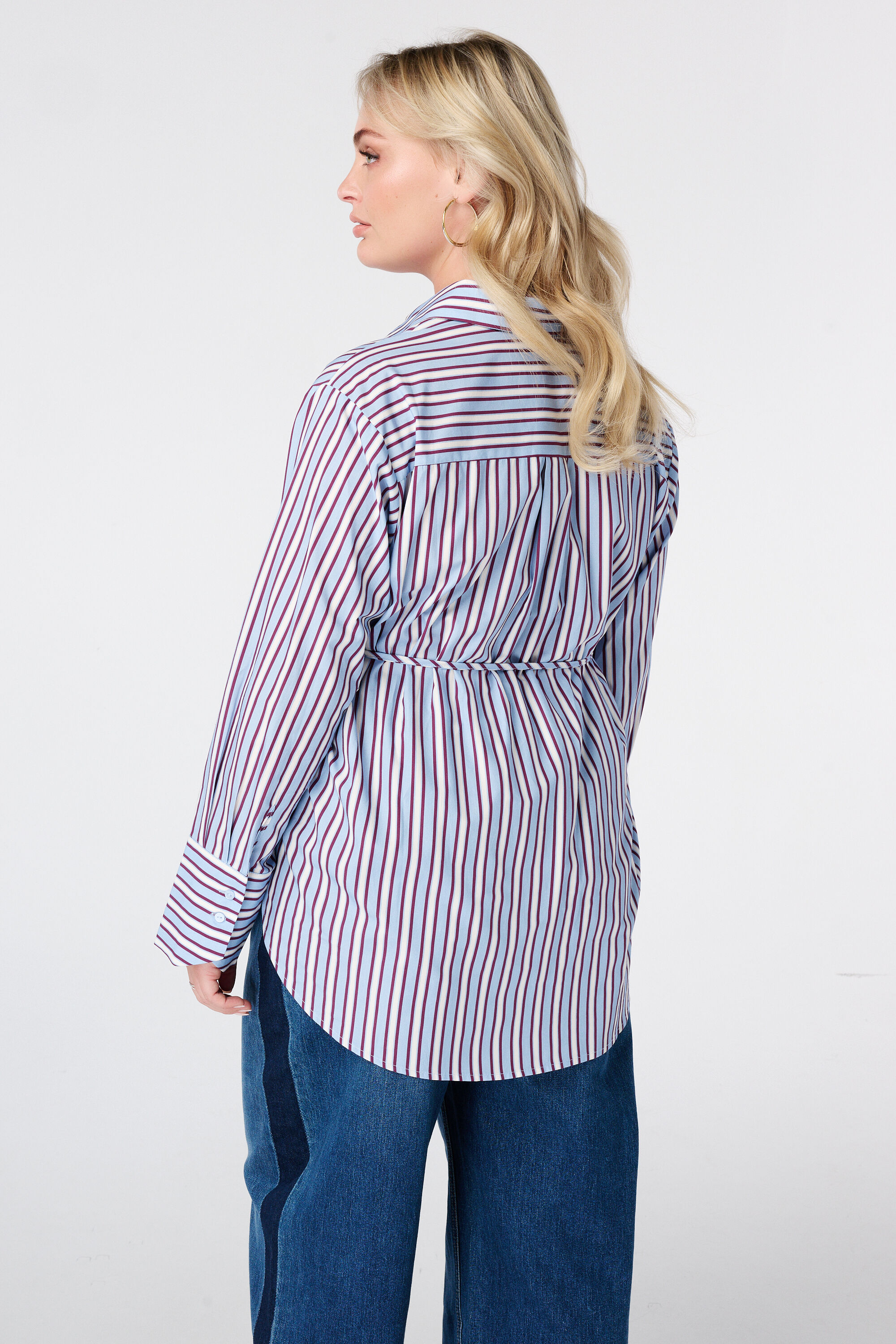 Lange gestreifte Bluse mit G&uuml;rtel image number 1