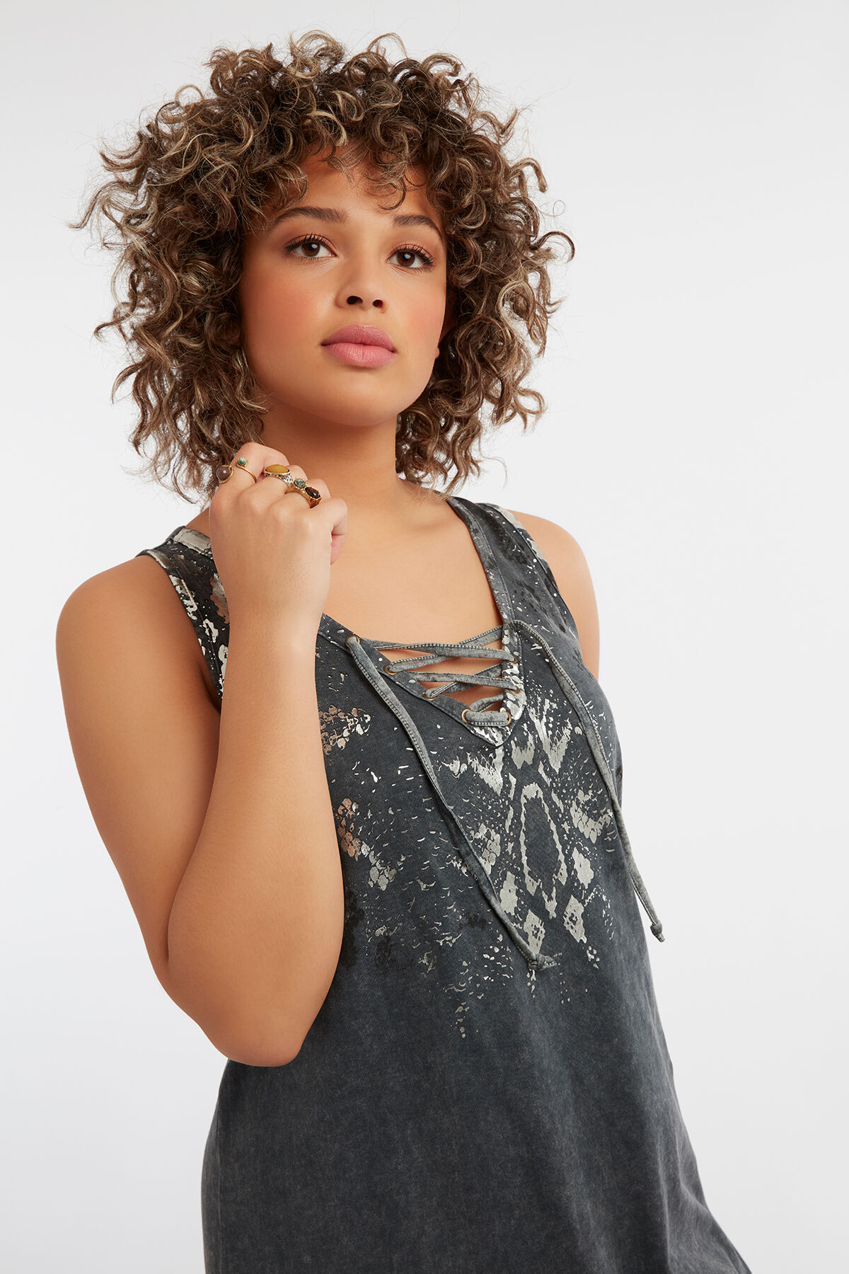 &Auml;rmelloses Kleid in Acid-Waschung image number 3