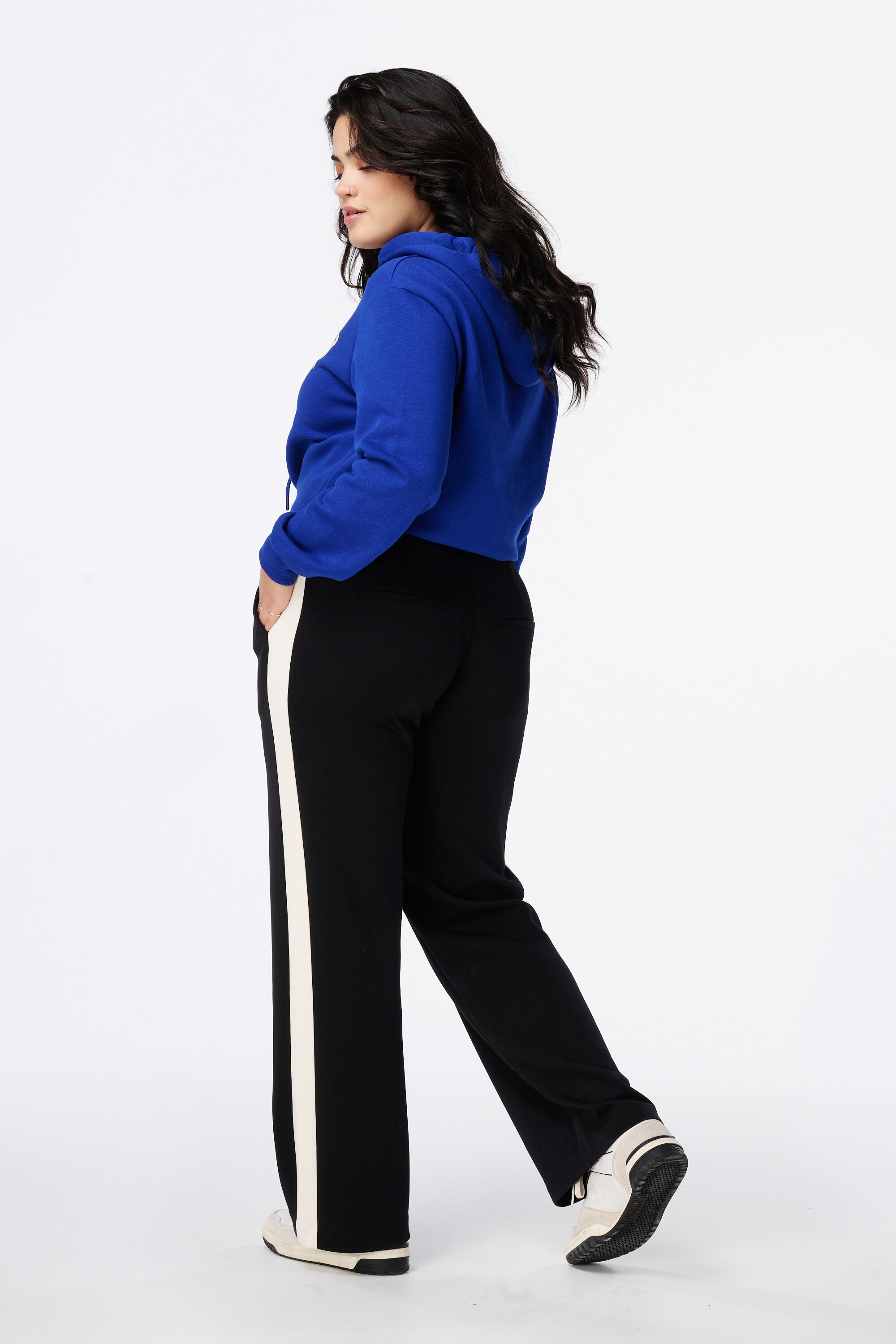 Hose mit Kontraststreifen image number 3