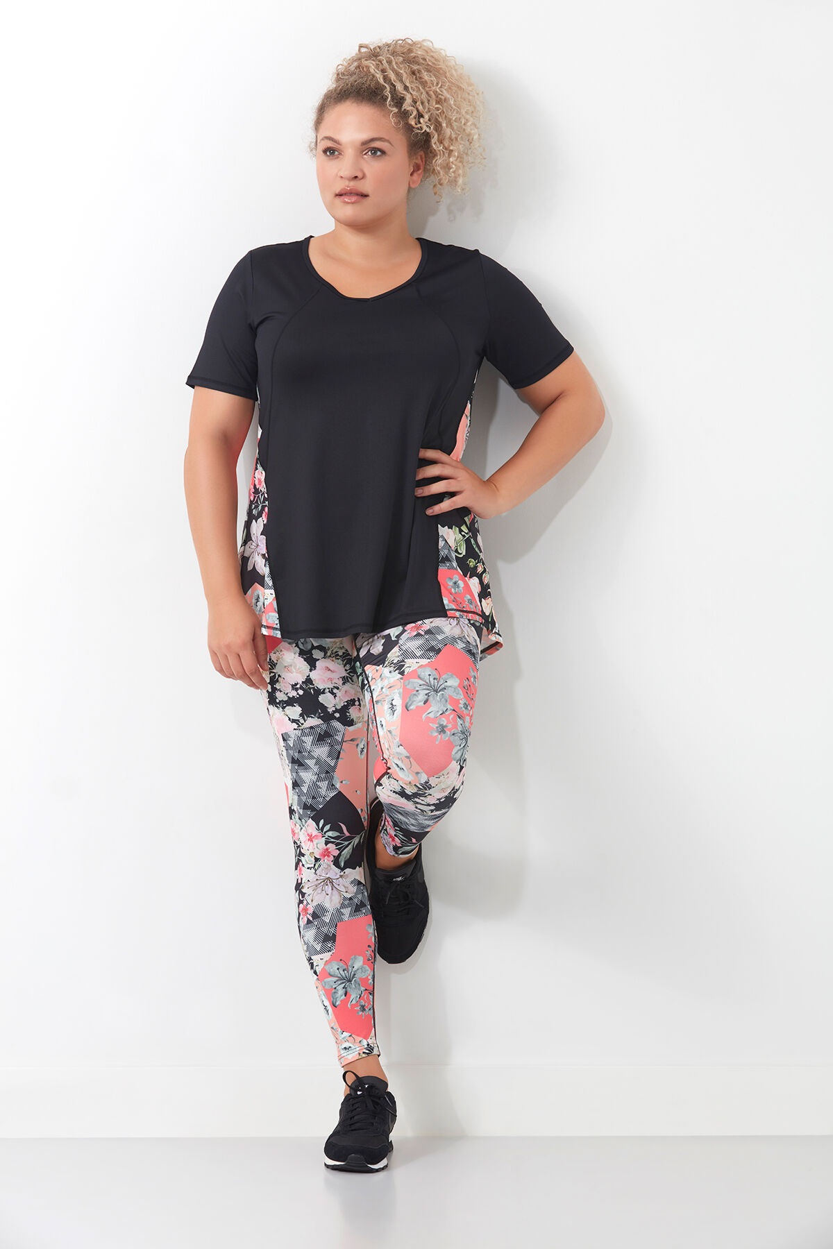 Sportleggings mit Blumenmuster image number 6