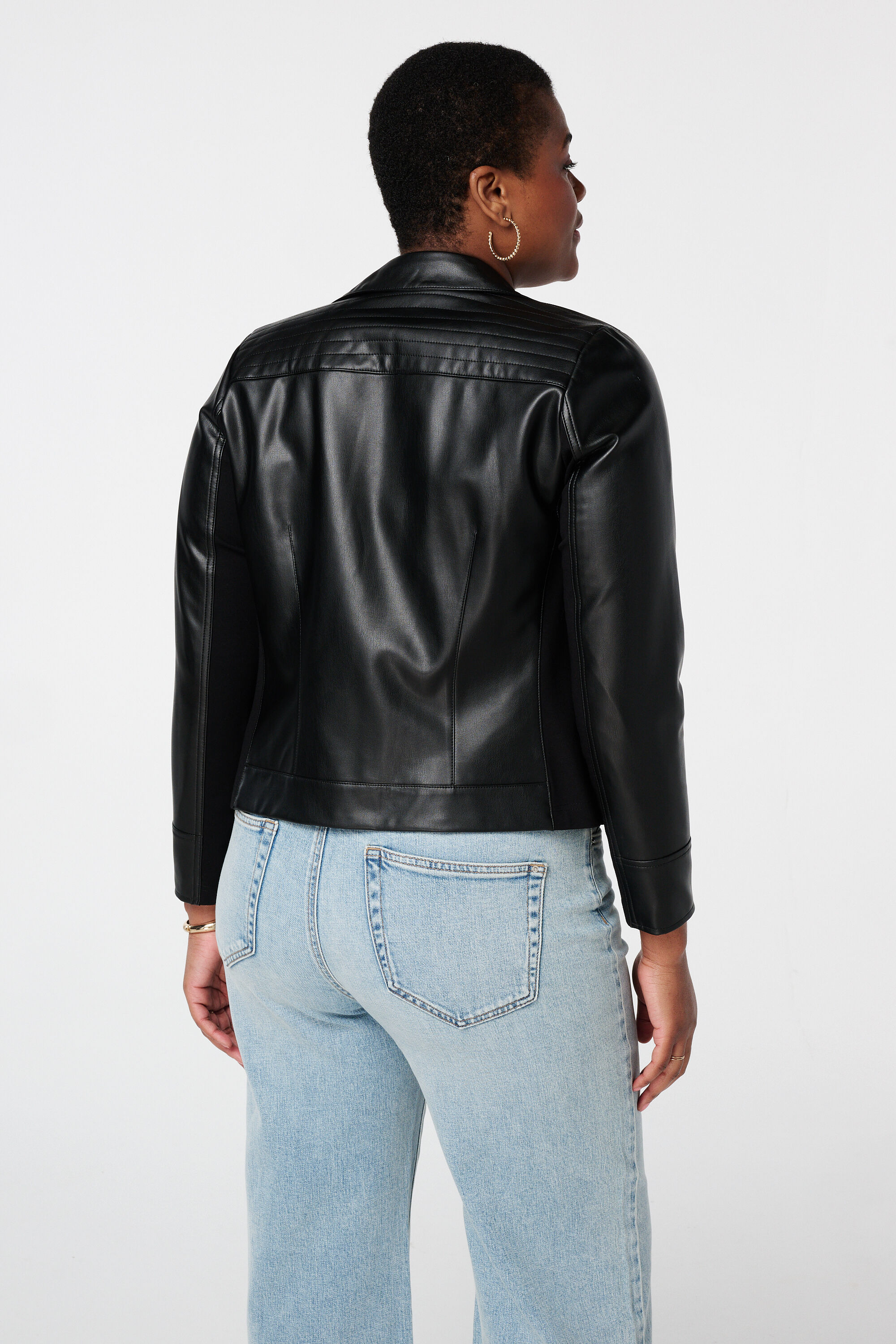 Elegante Lederlook-Jacke mit silbernen Akzenten image number 3