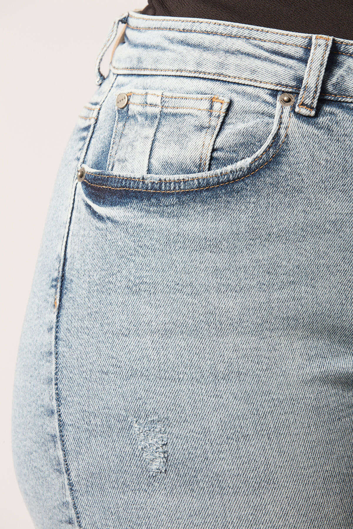 A-Fit-Jeans gebleicht mit hohem Bund image number 6