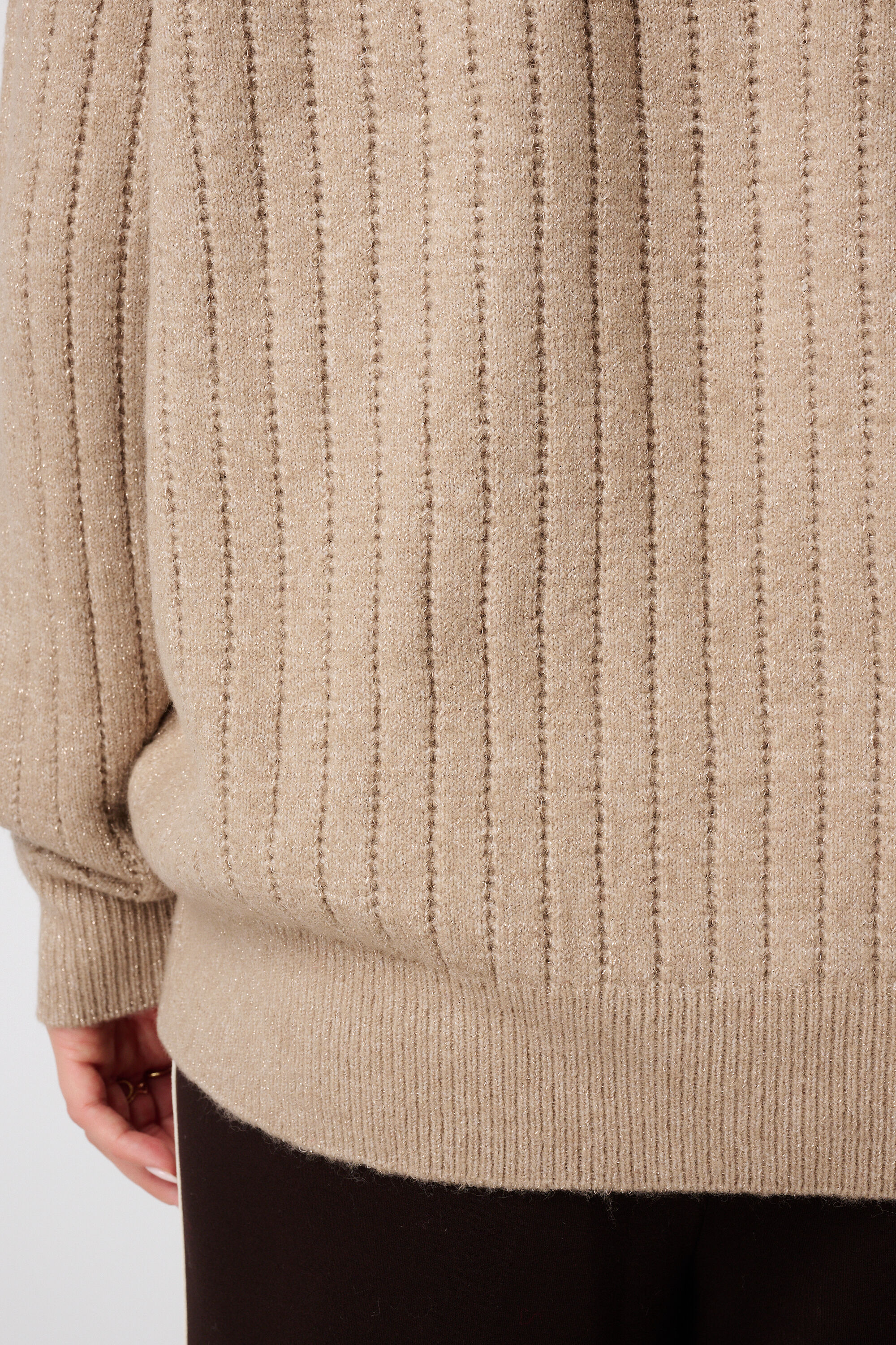 Fein gestrickter Pullover mit Muster image number 6