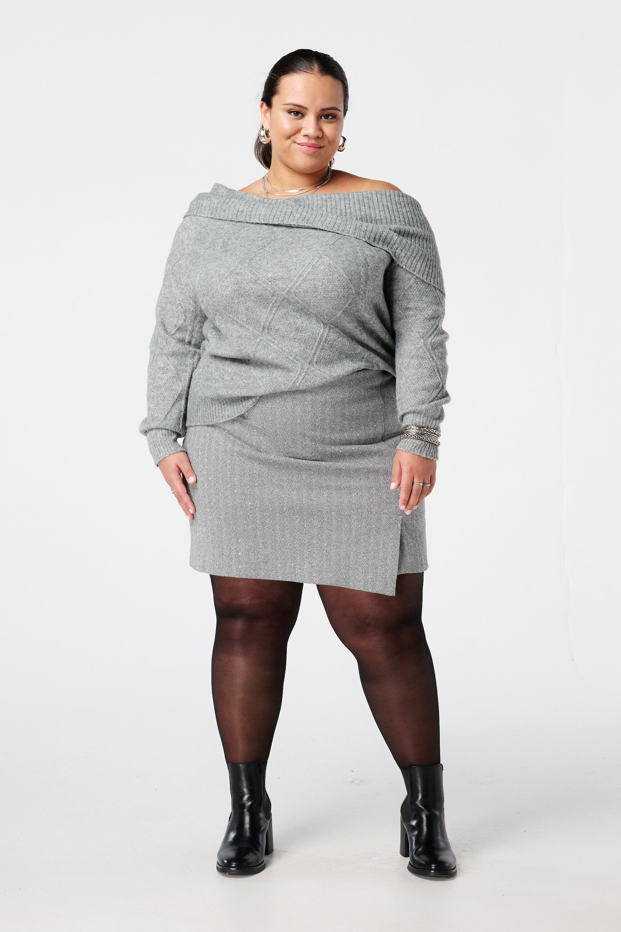 Off-Shoulder-Pullover mit Zopfmuster image number 5