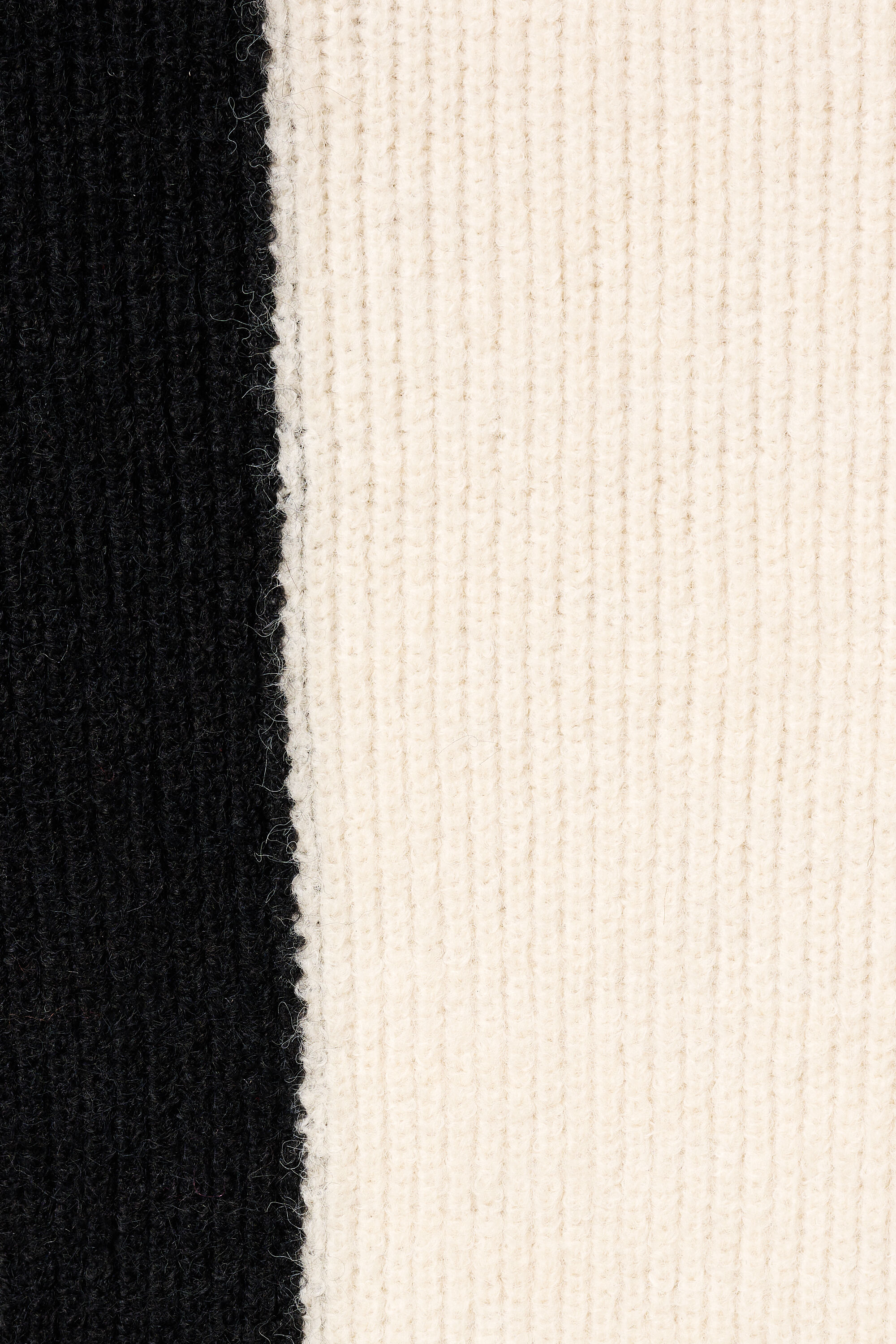 Pullover mit Kontraststreifen image number 6