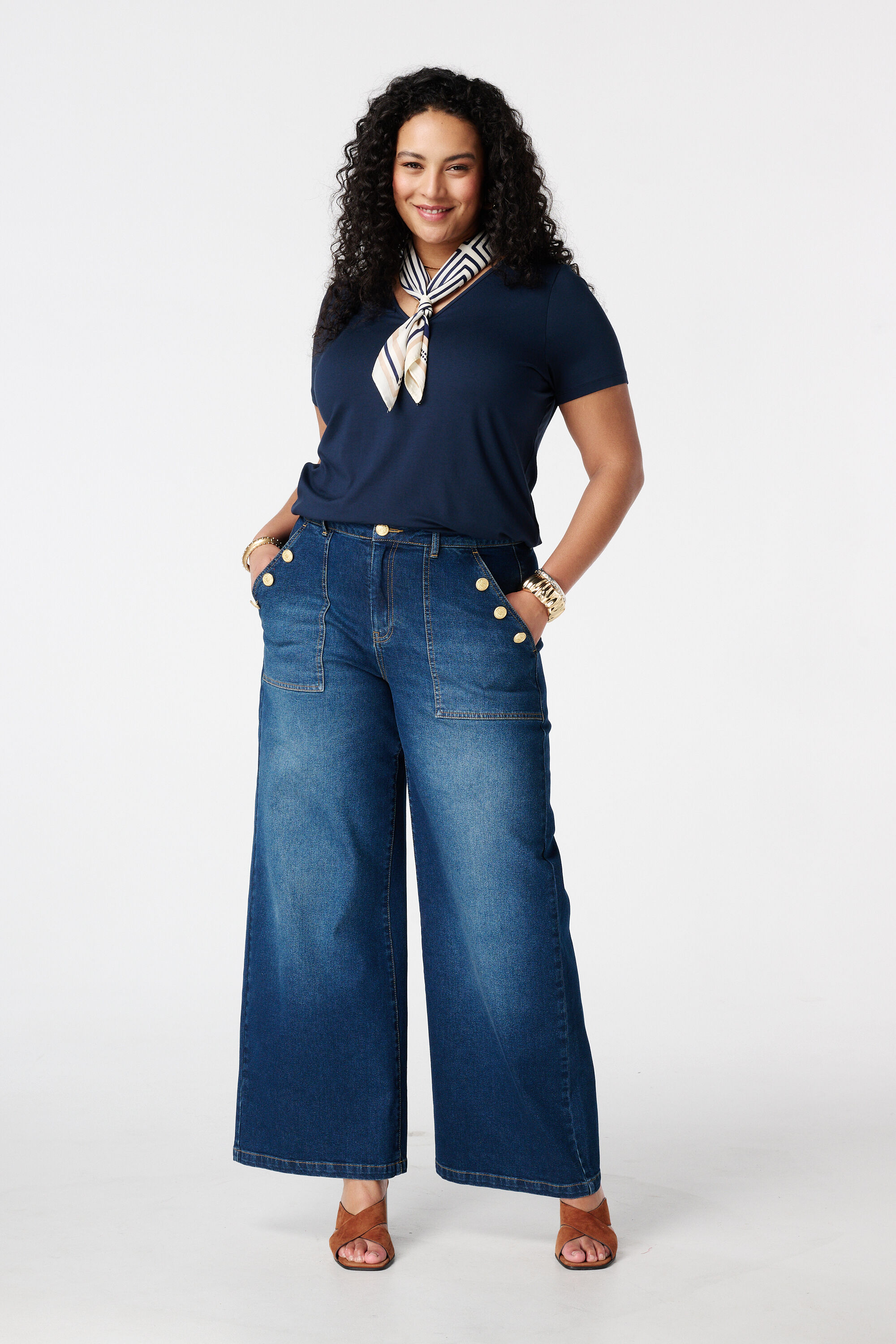 T-Shirt mit V-Ausschnitt image number 5