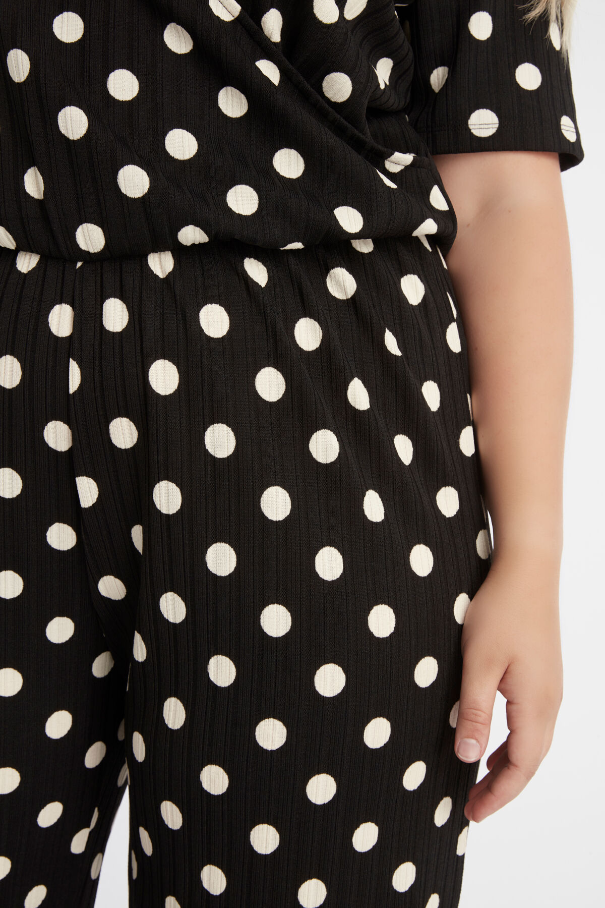 Jumpsuit mit Punktmuster image number 5