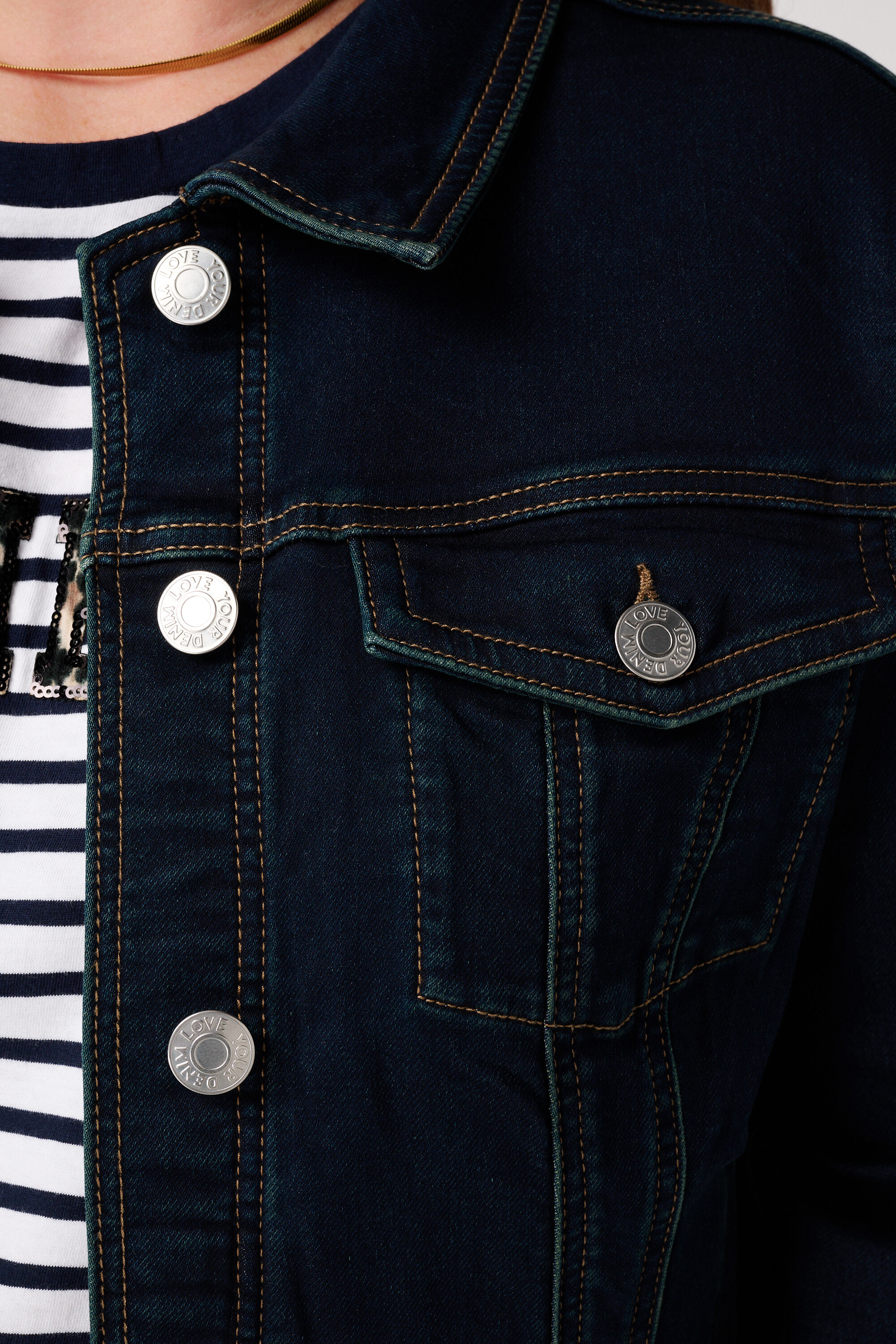 Dunkelblaue Jeansjacke mit Stretch image number 6