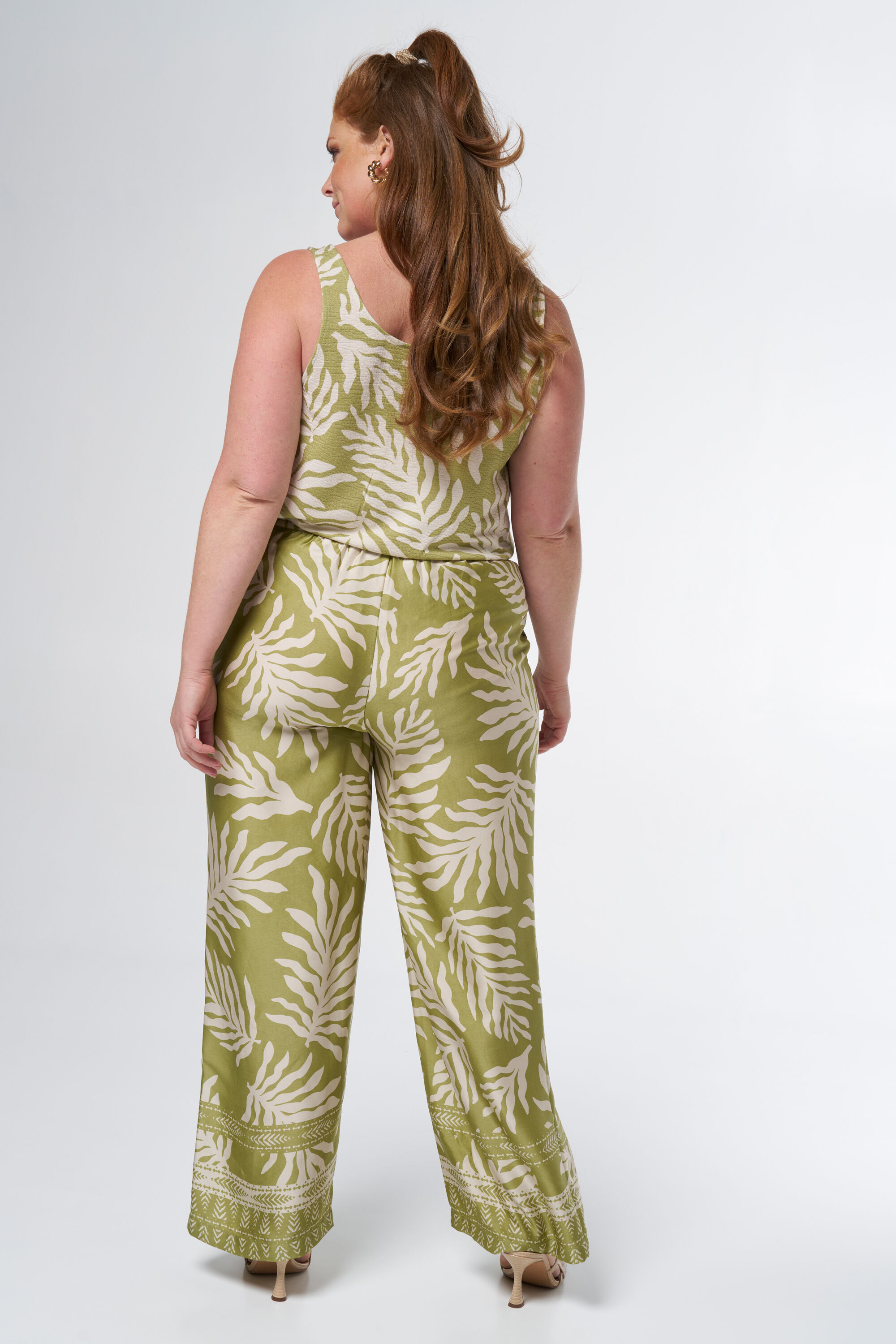 Gerade geschnittene Hose mit Schleifendetail image number 3