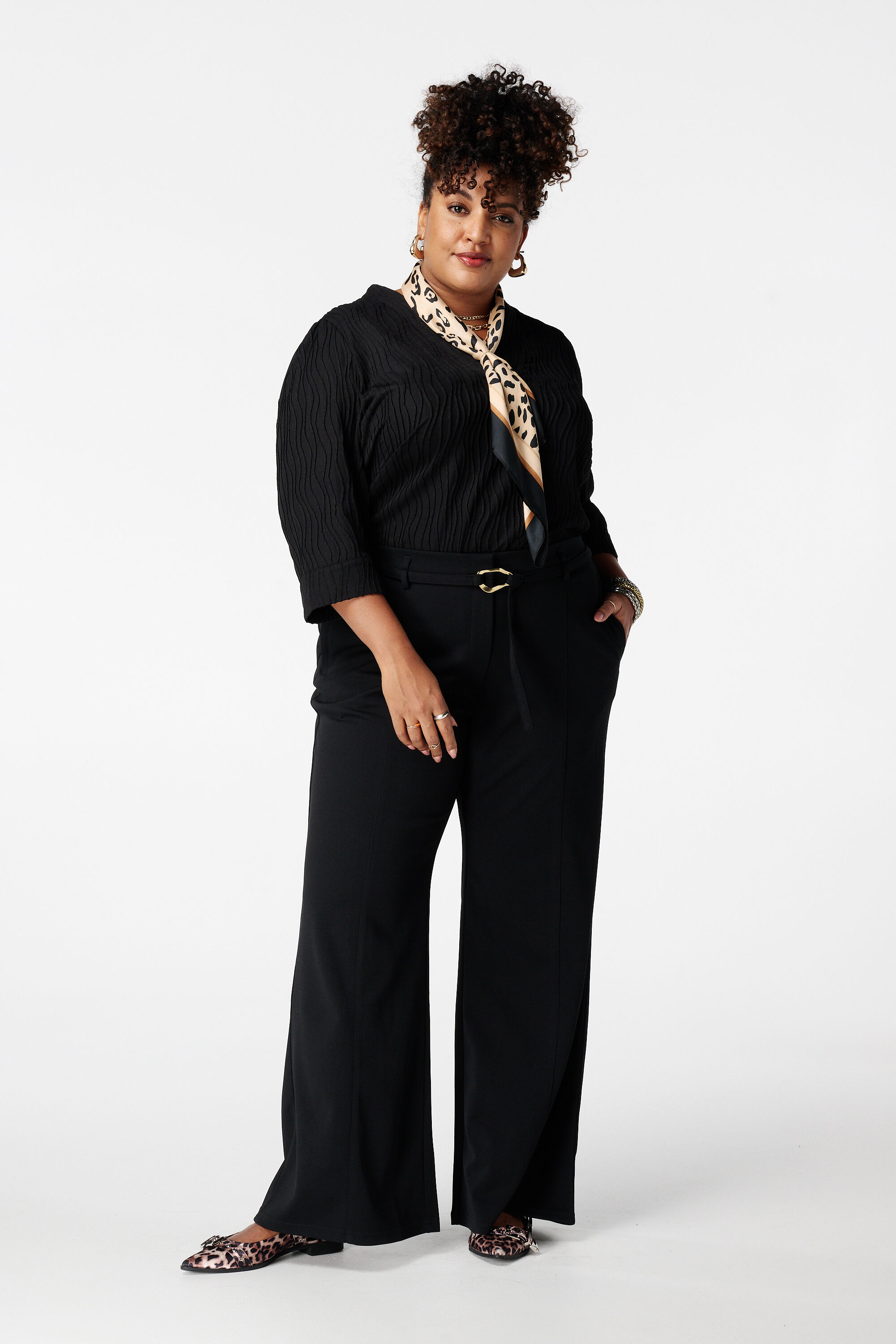 Gerade Hose mit G&uuml;rtel