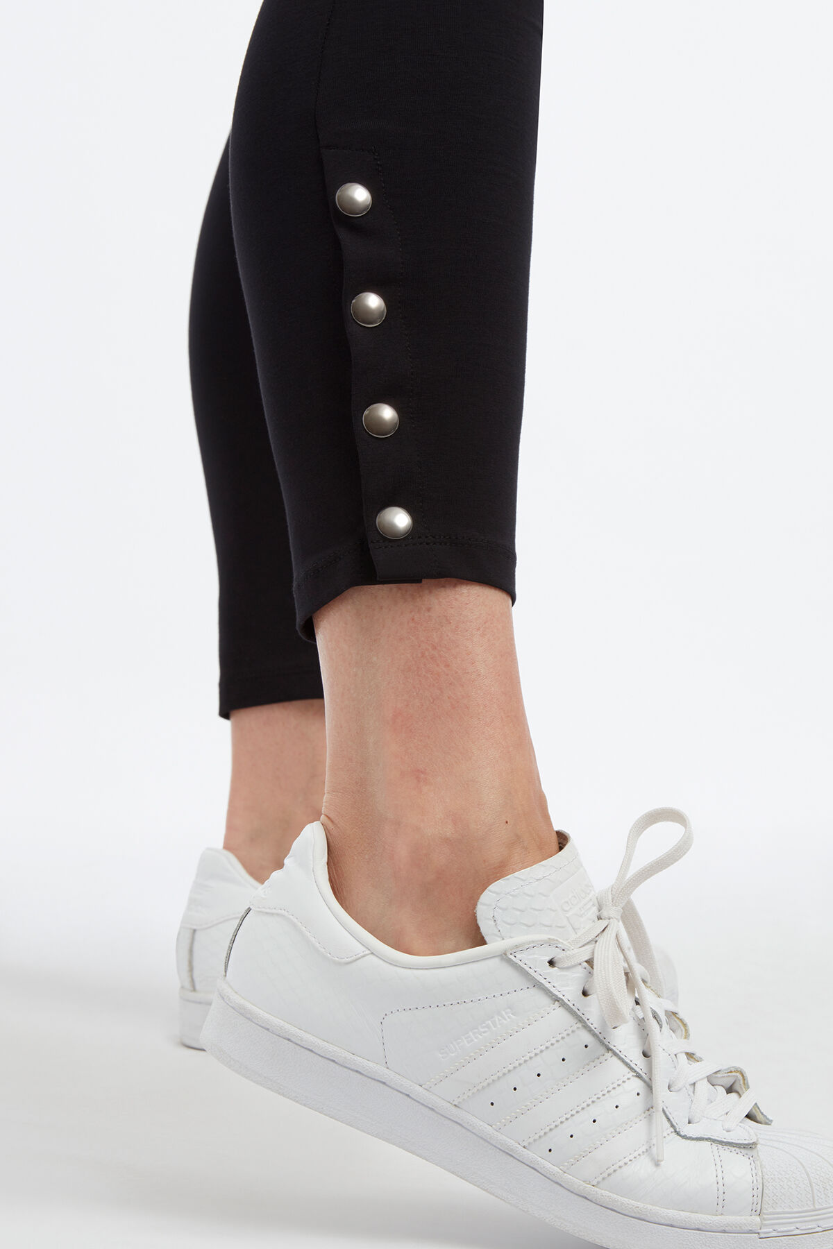 Leggings mit Knopf-Details image number 5