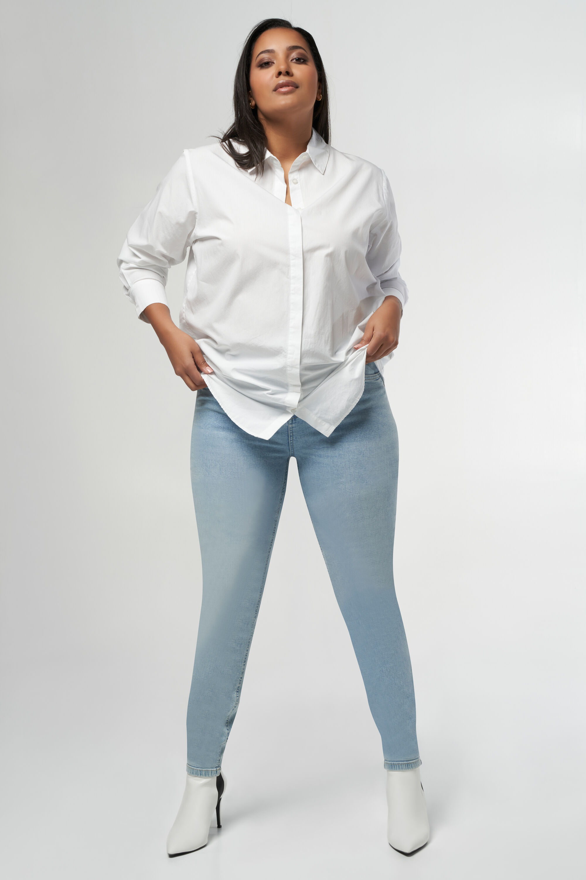 IRIS Slim-Leg Jeans image number 7