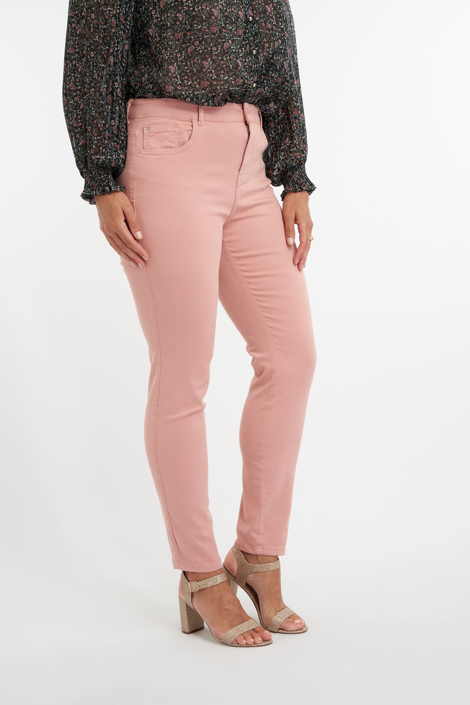 Slim-Fit-Jeans  image number 4