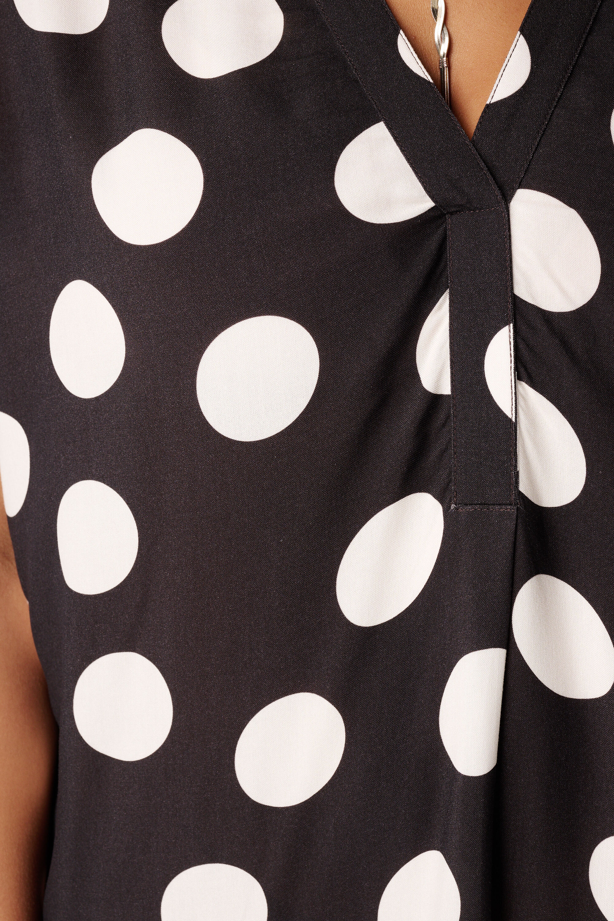 Kleid mit V Ausschnitt image number 6