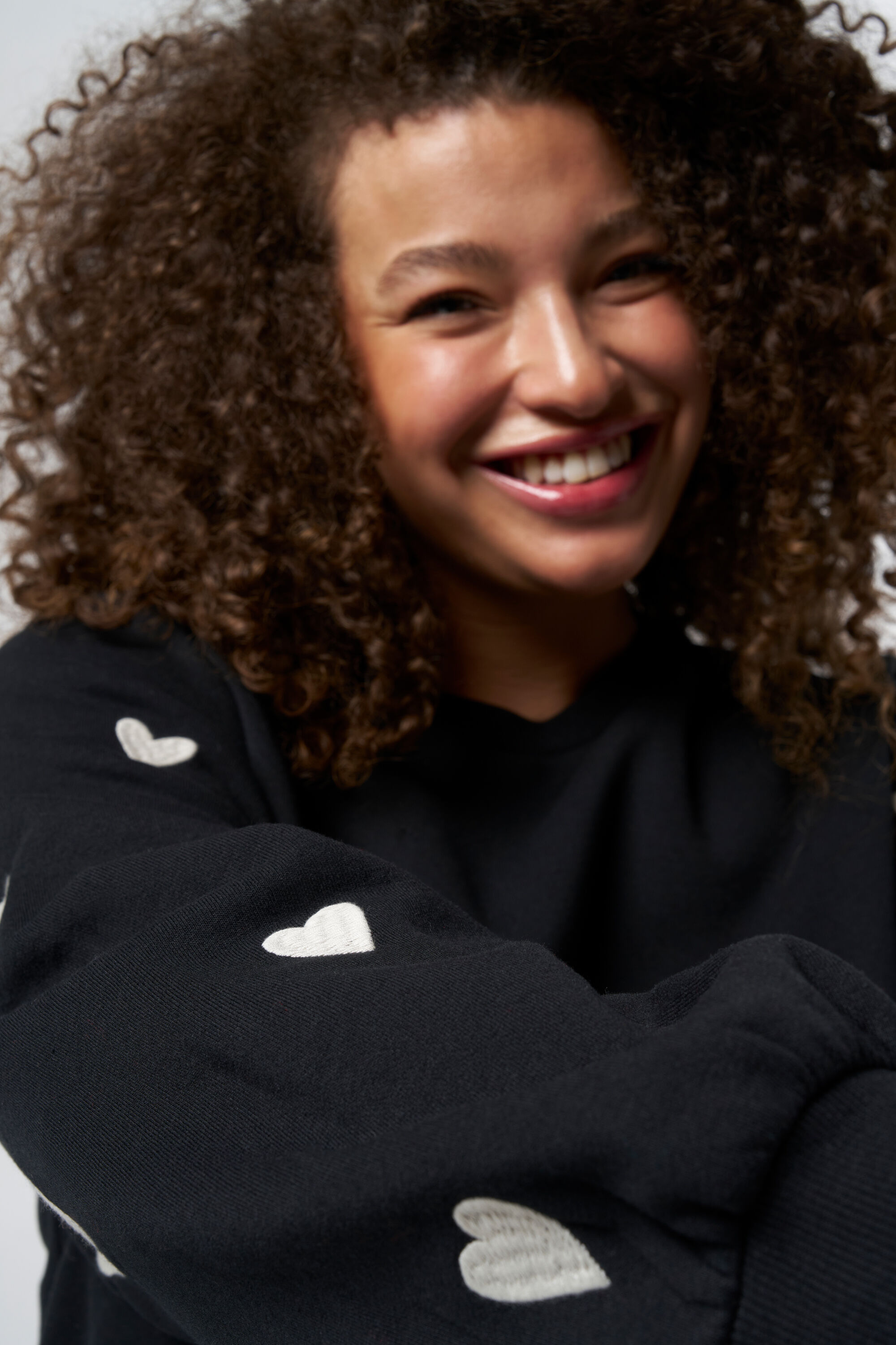 Pullover mit Herzmuster image number 4