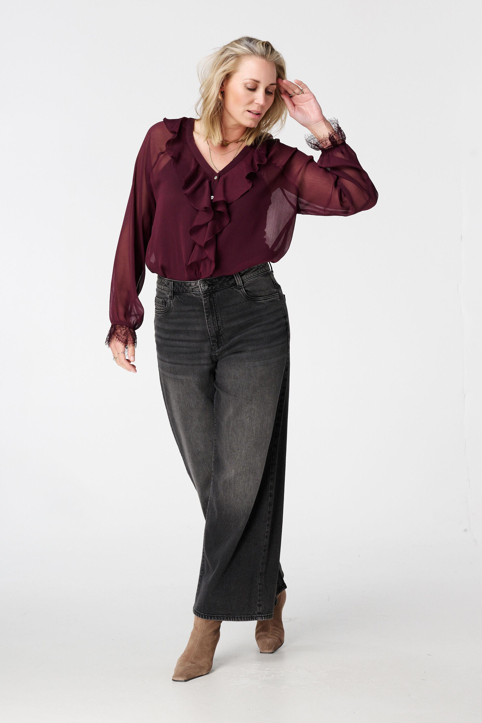 Transparente Bluse mit Volants und Spitze image number 5