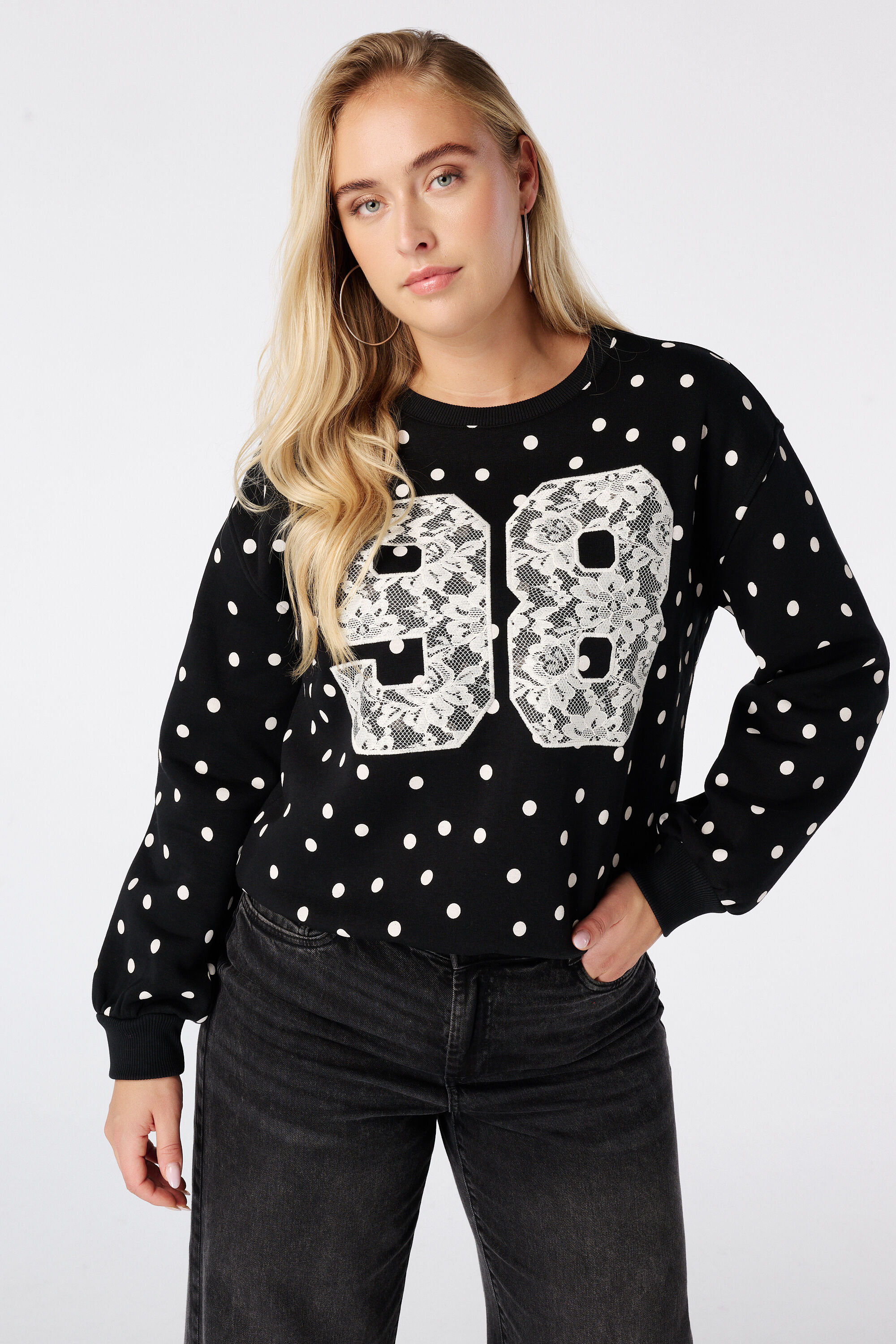 Sweatshirt mit Punkten und Spitze