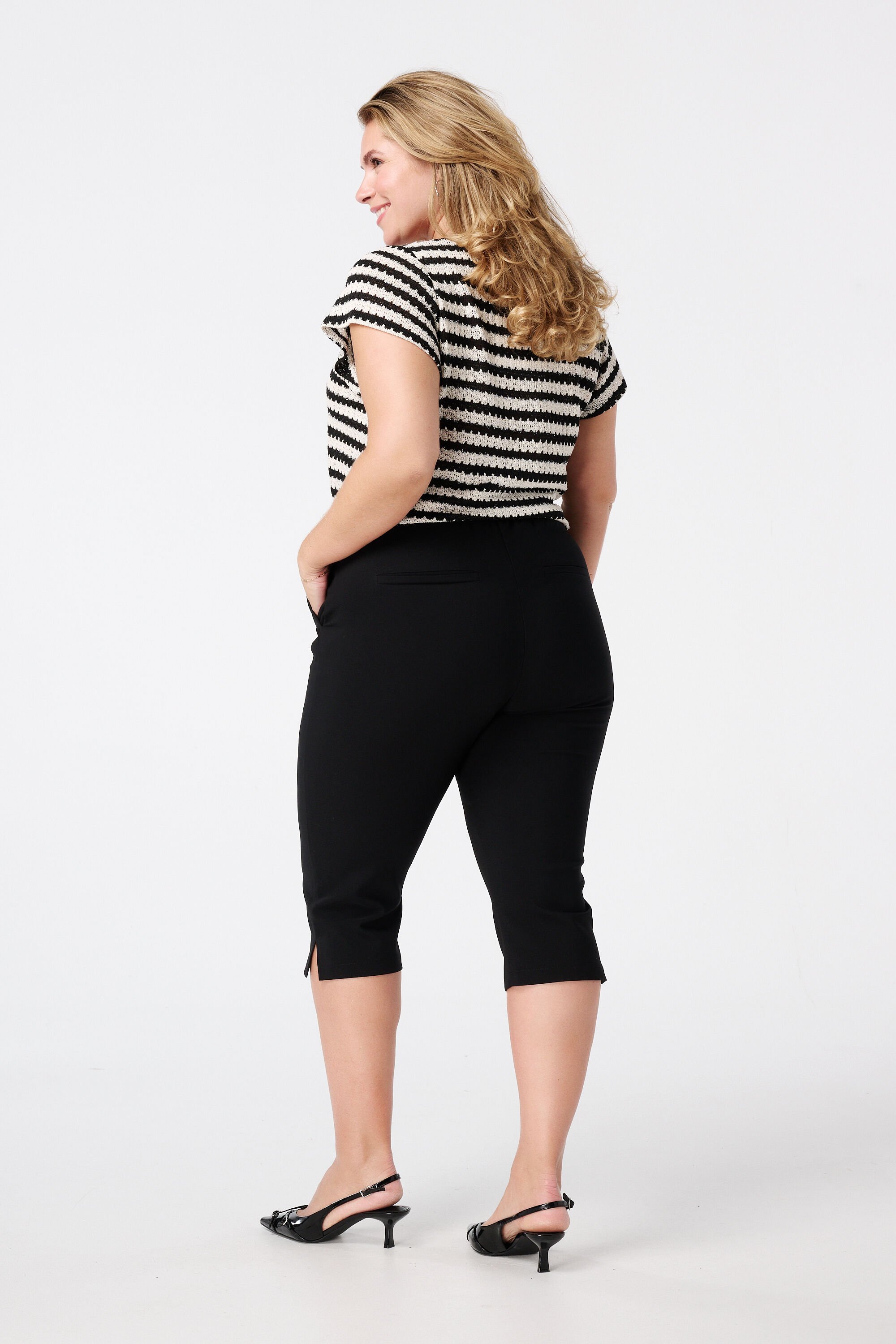 Capri-Hose mit Schlitz  image number 3