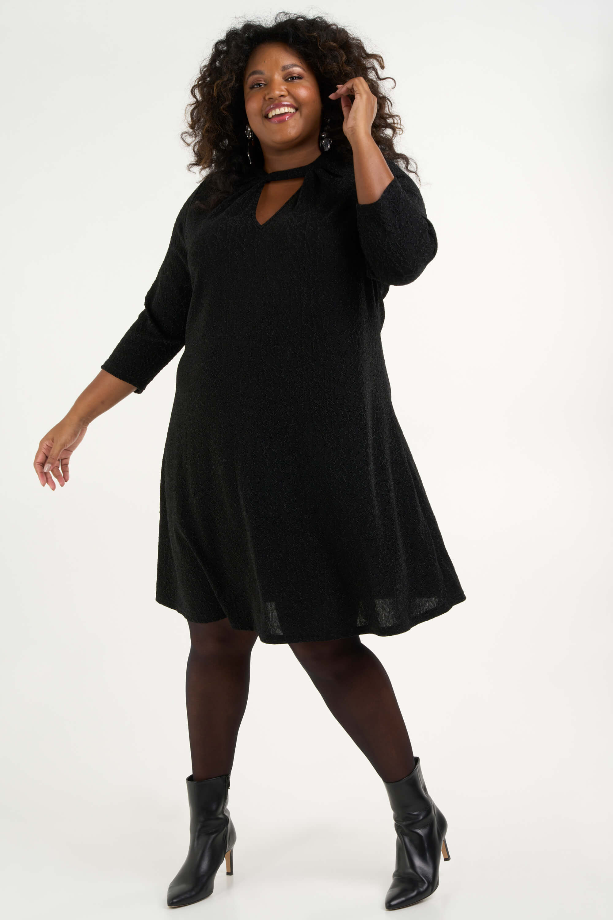 Kleid mit Glitzerdetails image number 7