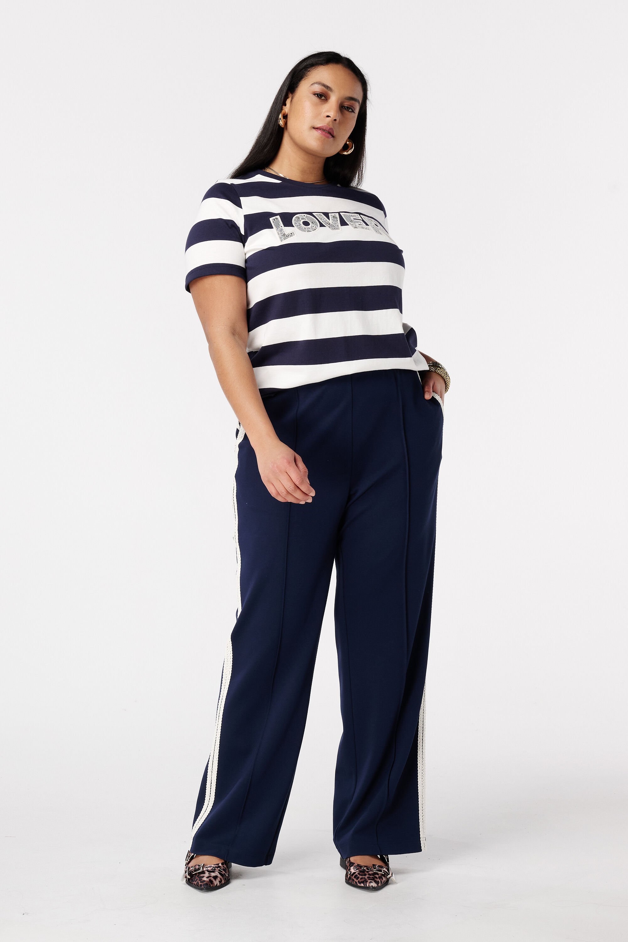 Gestreiftes T-Shirt mit Spitzentext image number 5