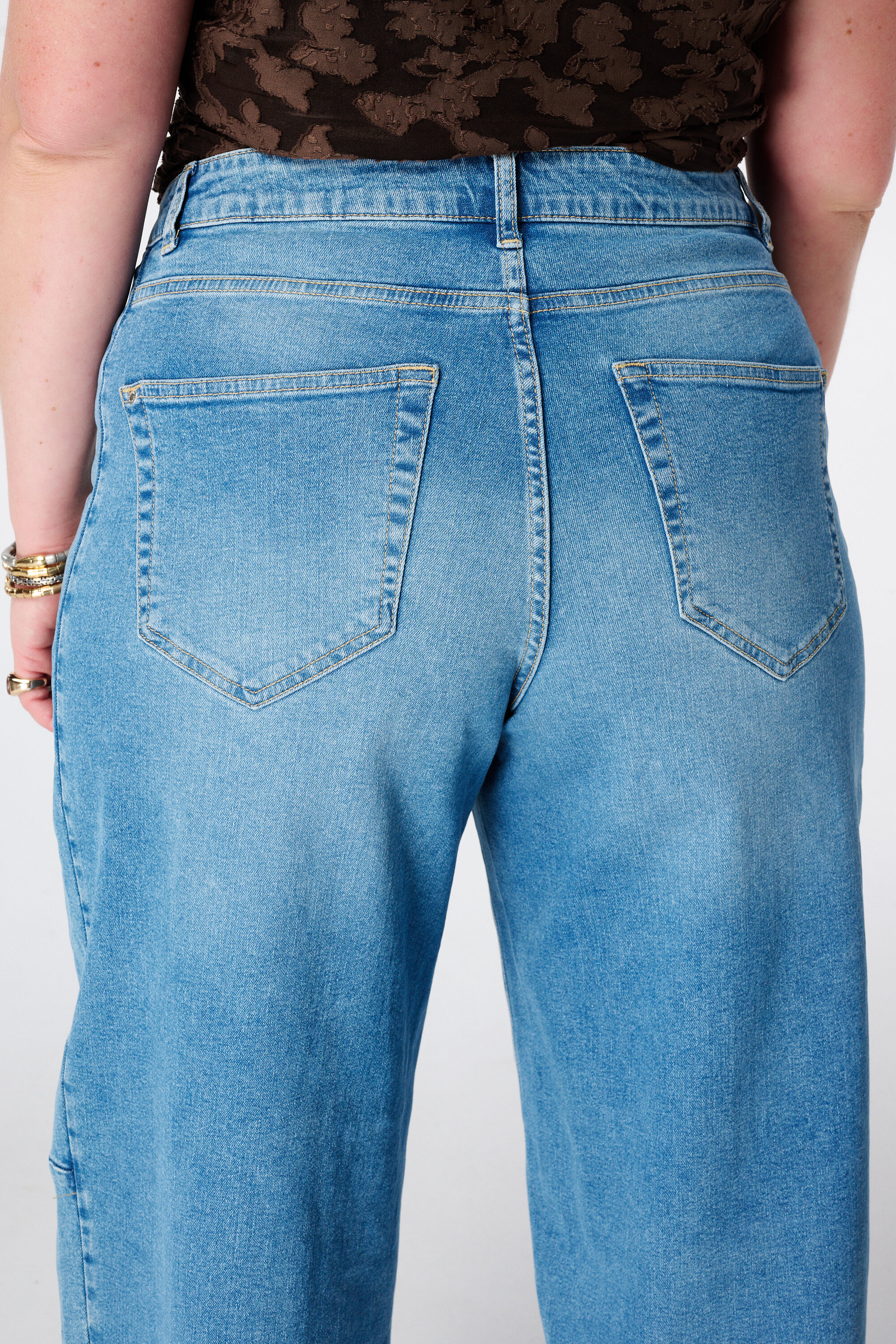 Barrel Jeans image number 4