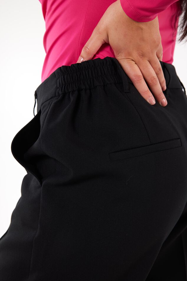 Hose mit weit geschnittenem Bein image number 4