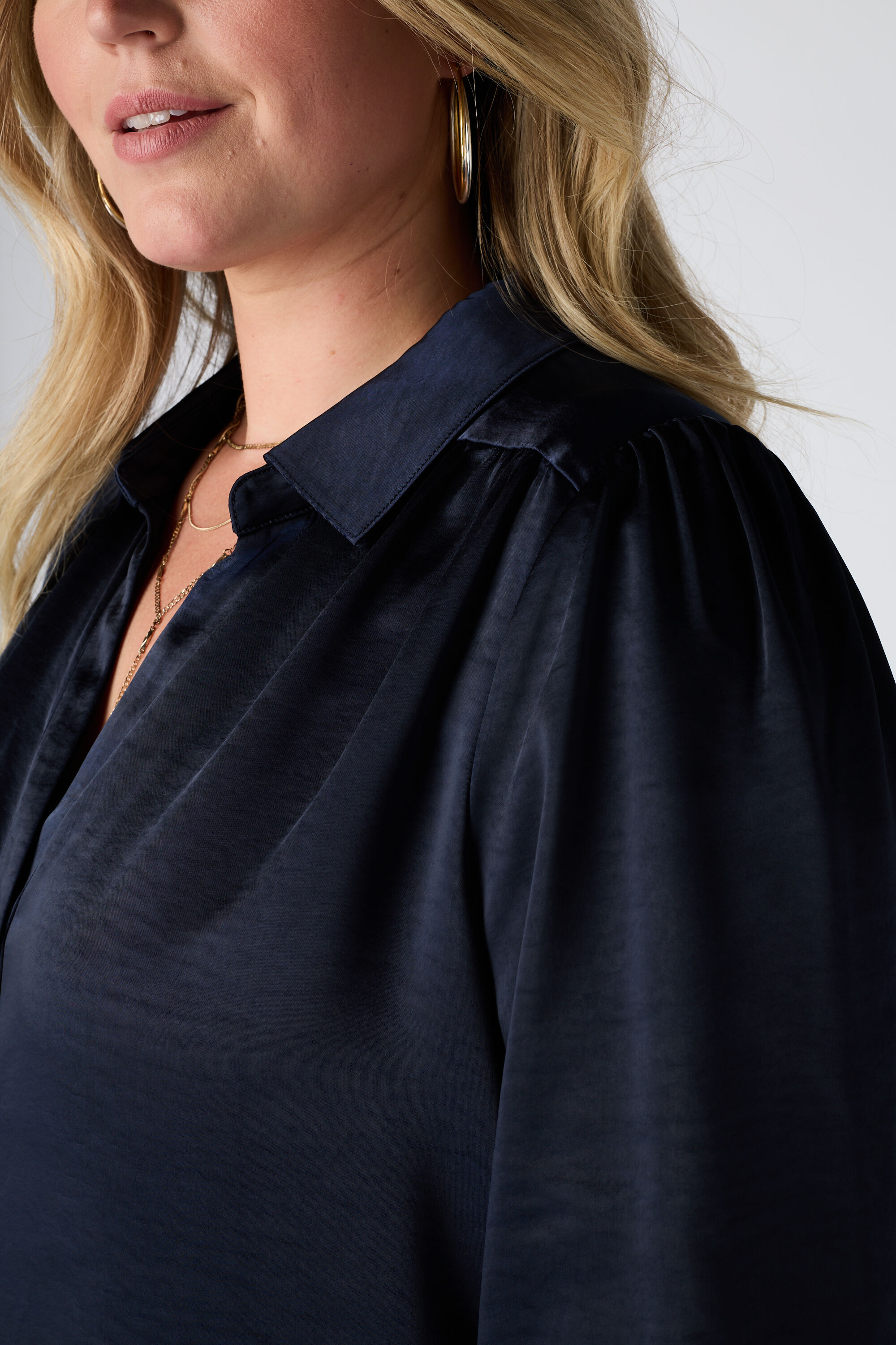 Bluse in Satinoptik image number 6