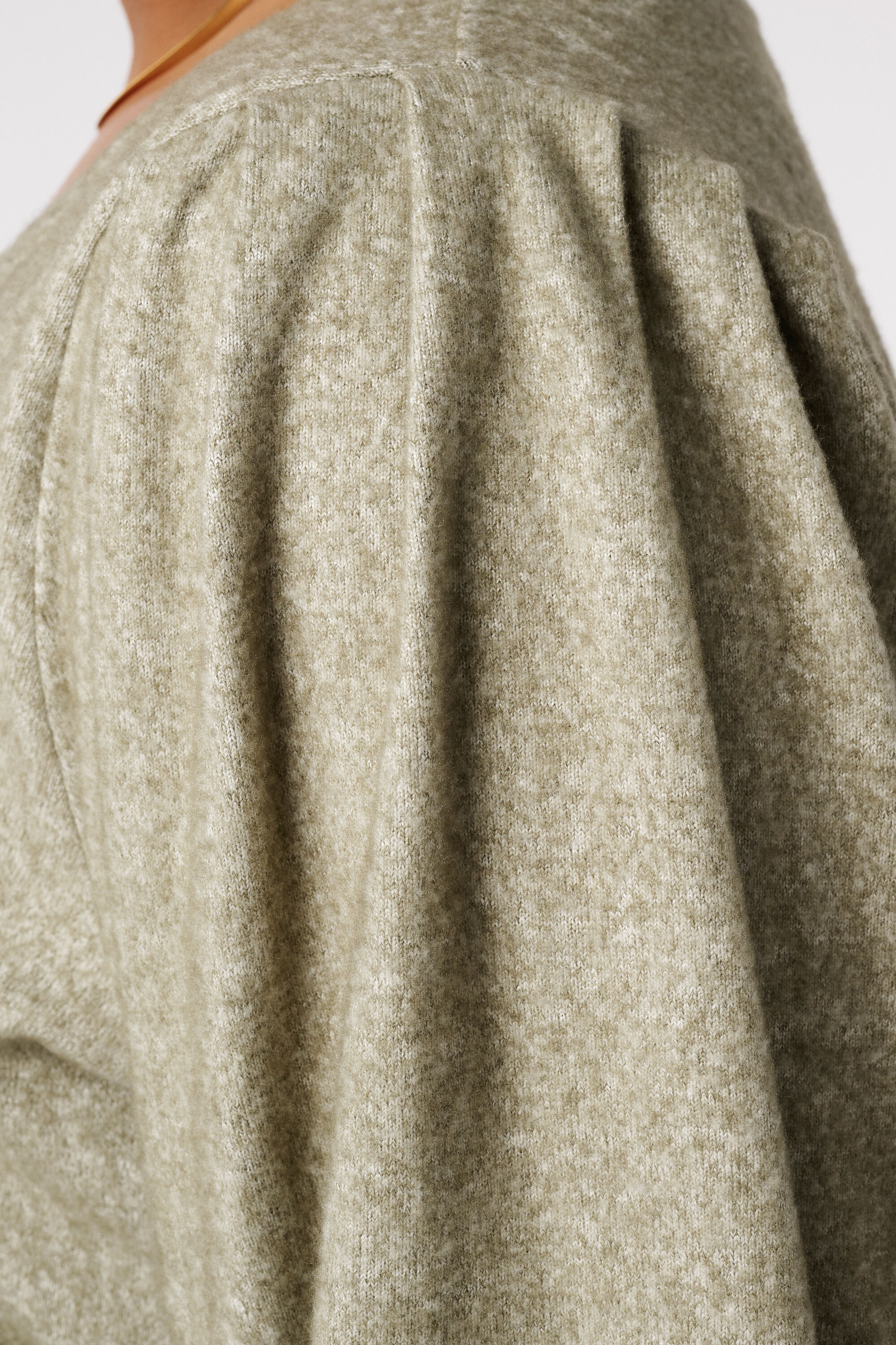 Fein gestrickter Pullover mit Puff&auml;rmeln image number 6