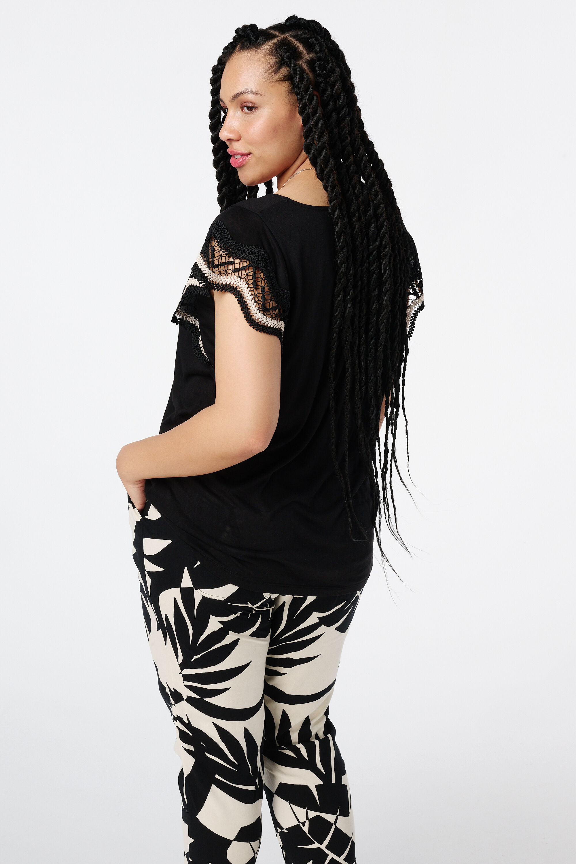 T-Shirt mit H&auml;keldetail  image number 3